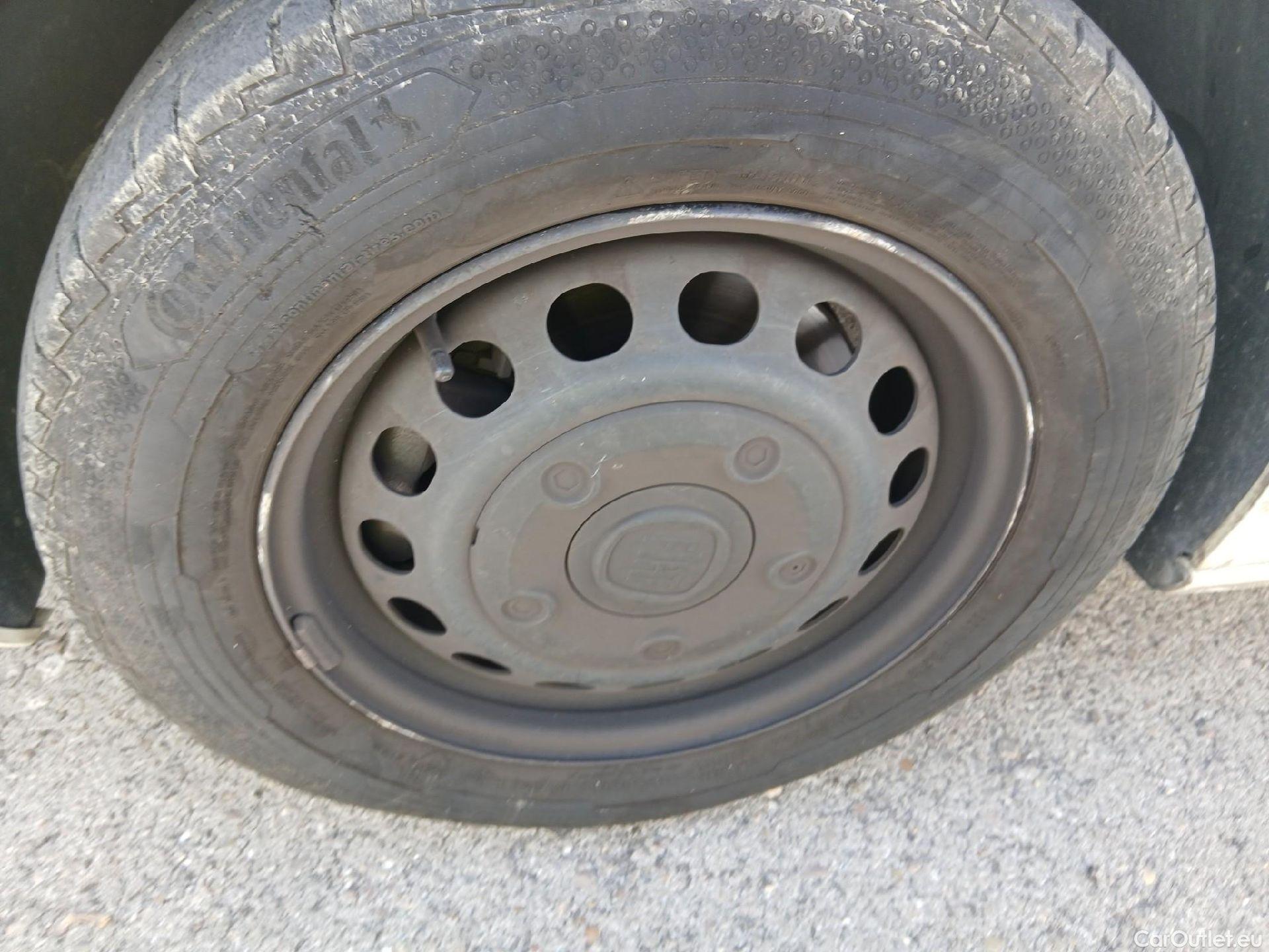  Fiat  Scudo FIAT  / 4P /  Furgón L2 120cv MT6 Business  #19