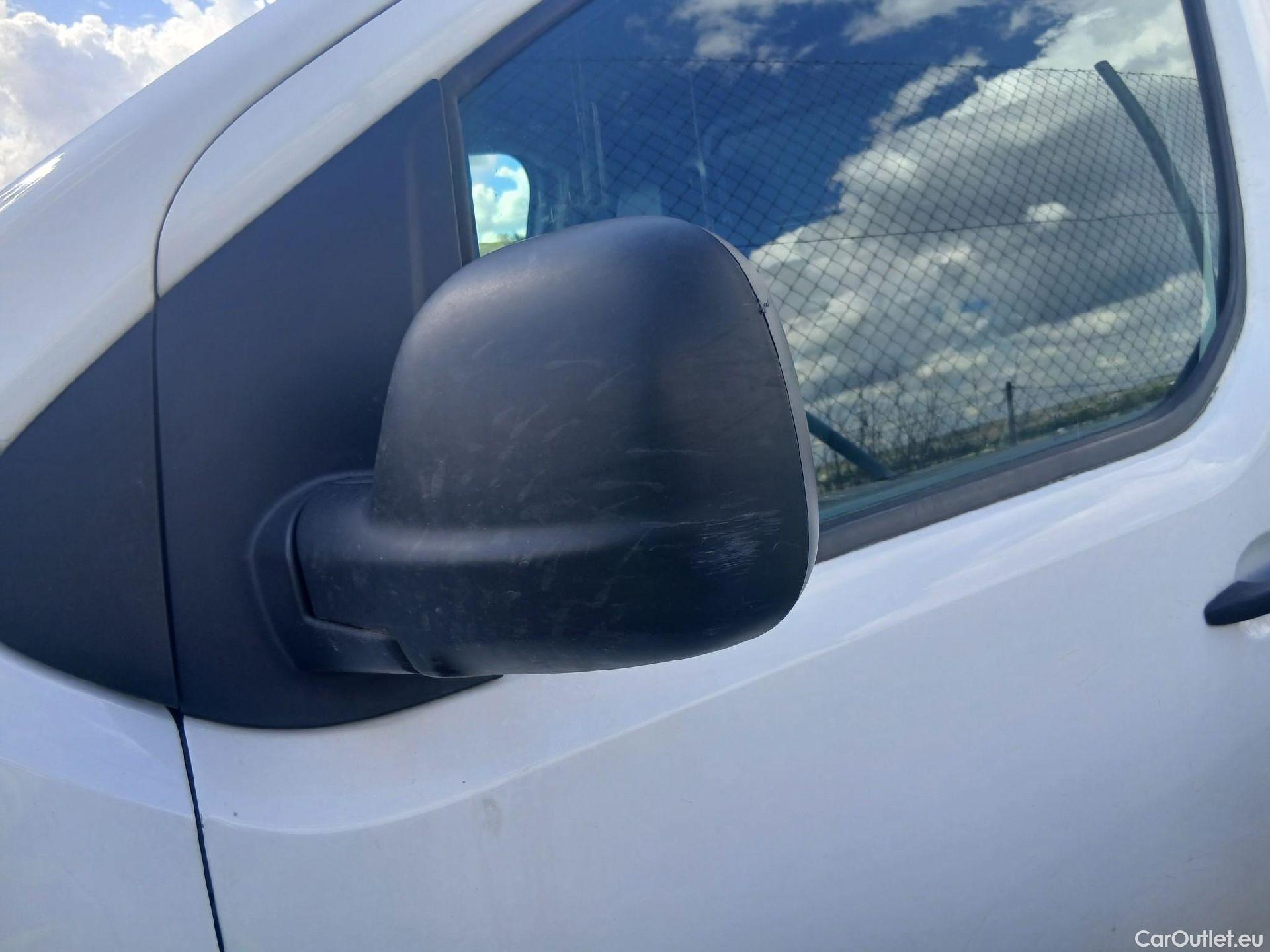  Opel  Vivaro OPEL  / 2019 / 4P / furgón 1.5 Diésel 74kW (100CV) M Std Express #55