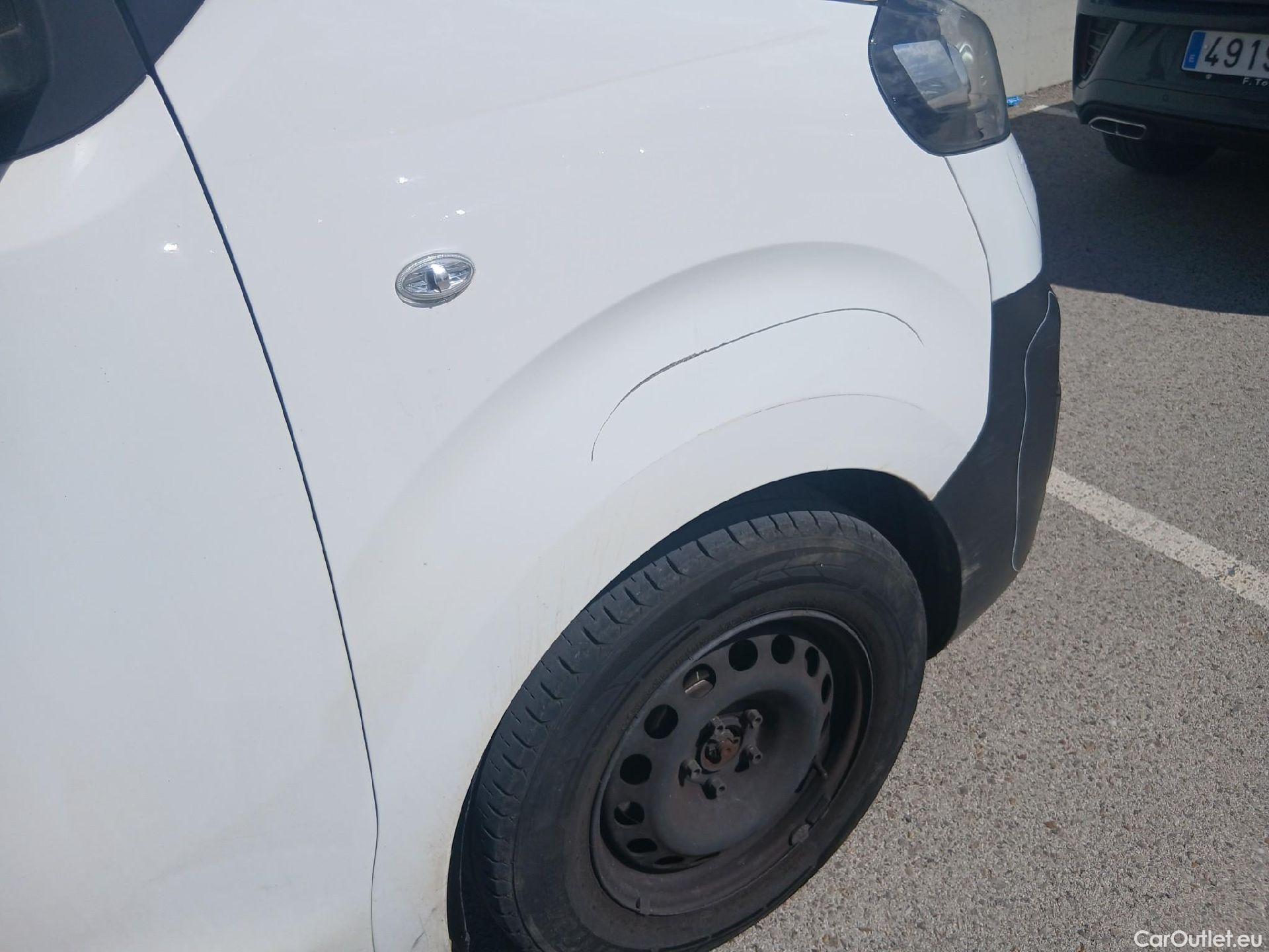  Opel  Vivaro OPEL  / 2019 / 4P / furgón 1.5 Diésel 74kW (100CV) M Std Express #37