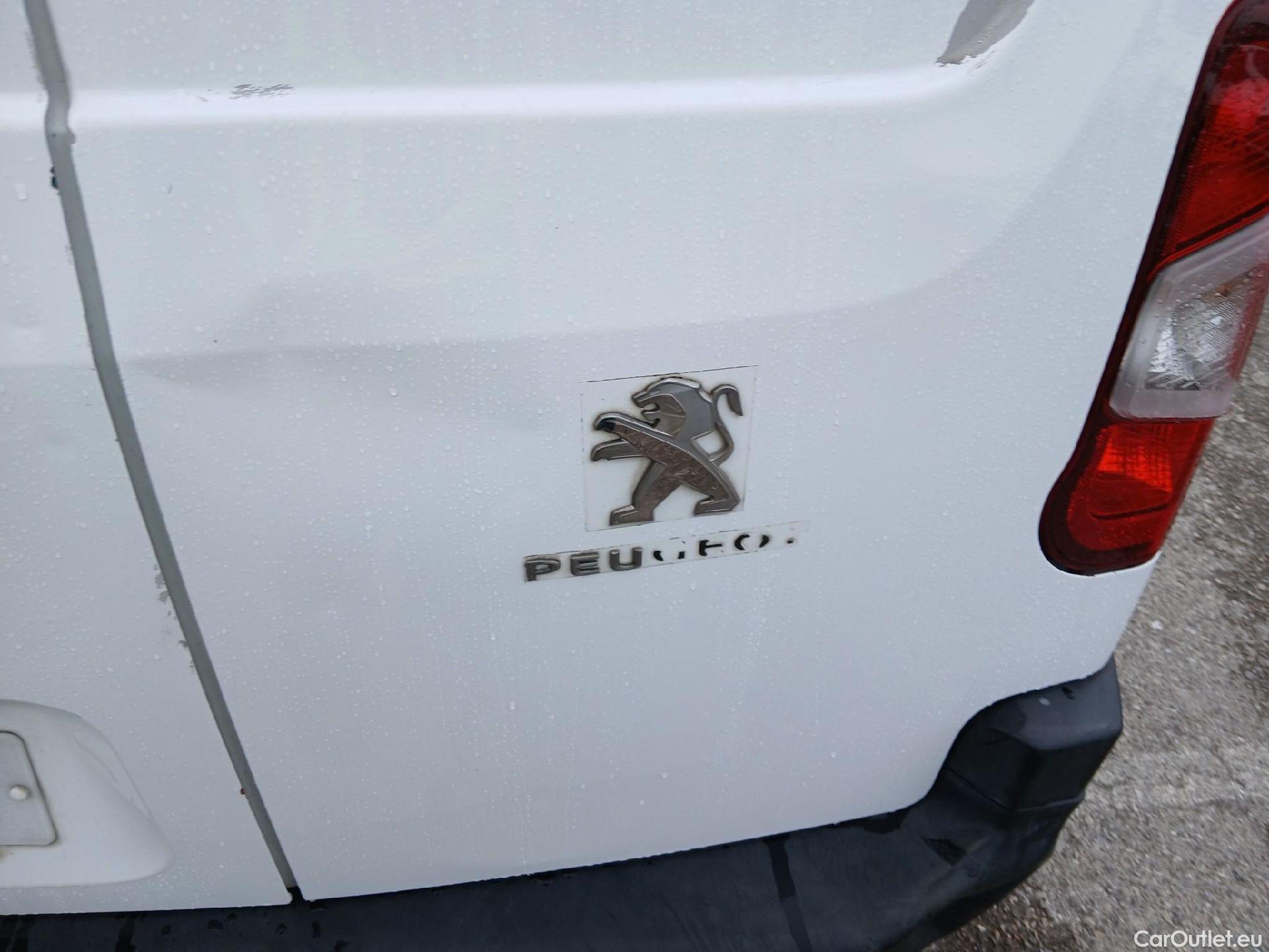  Peugeot  Partner PEUGEOT  / 2018 / 4P / furgón derivado de turismo Premium Standard 600kg BlueHDi 73kW #24