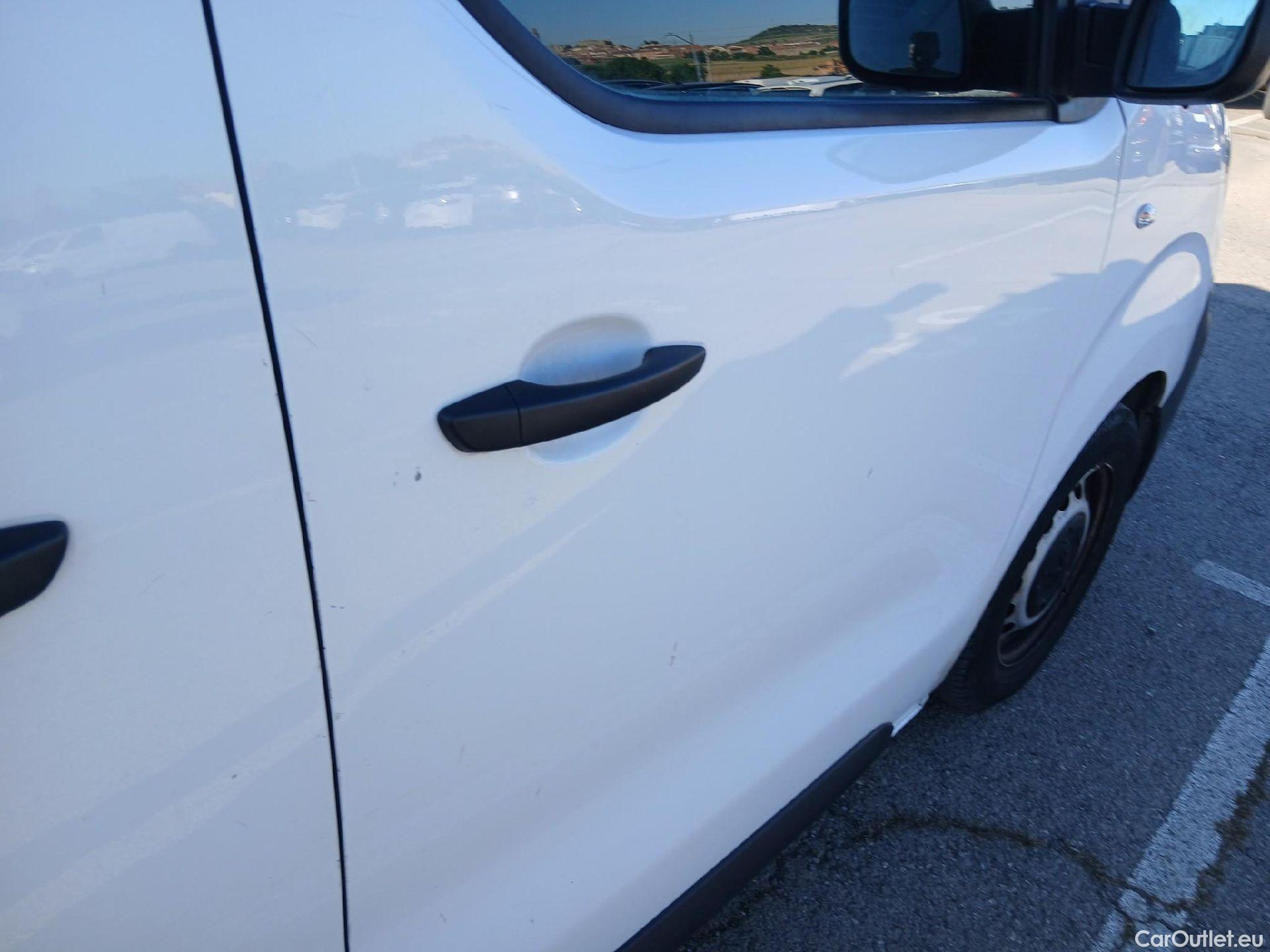  Peugeot  Expert PEUGEOT  / 2016 / 4P / furgón Furgón Pro 1.5 BlueHDi 120 Standard #40