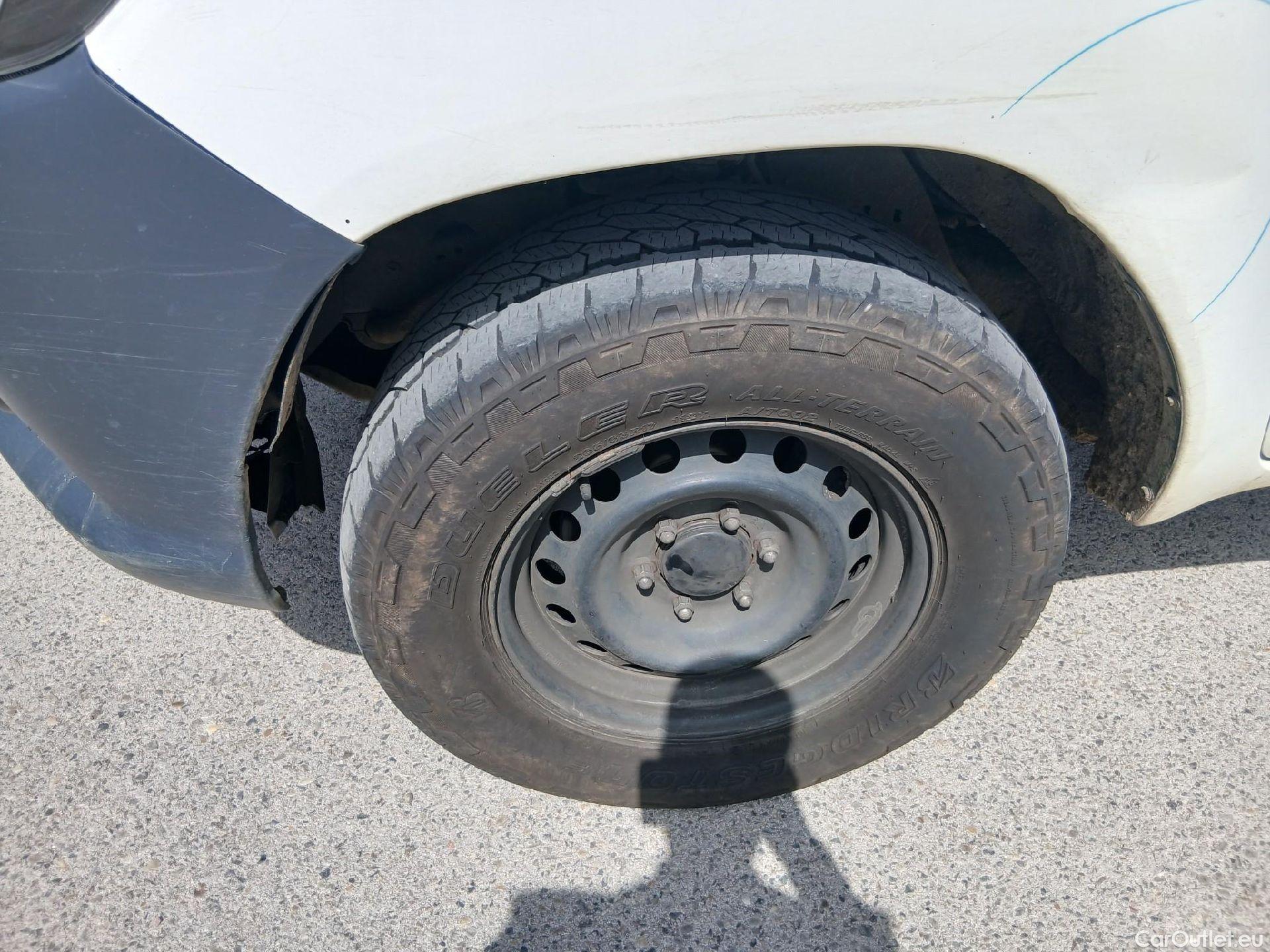  Toyota  Hilux TOYOTA  VU 2p 7G pickup 2.4 D-4D Cabina Extra GX 4x4 #3