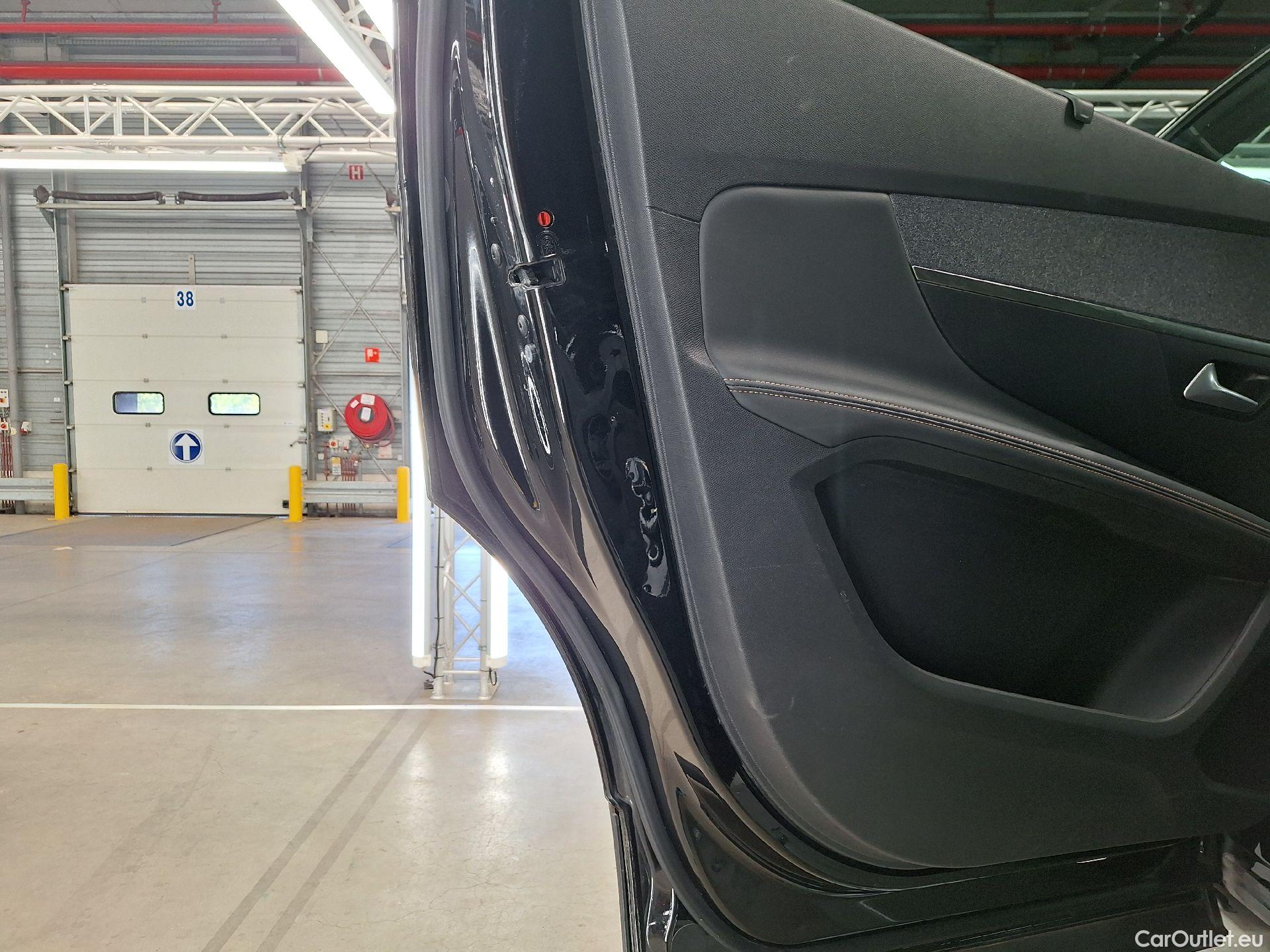  Peugeot  5008 Peugeot,  '16, Peugeot  1.5 BlueHDi 96kW S&S EAT8 GT Line 5d #49