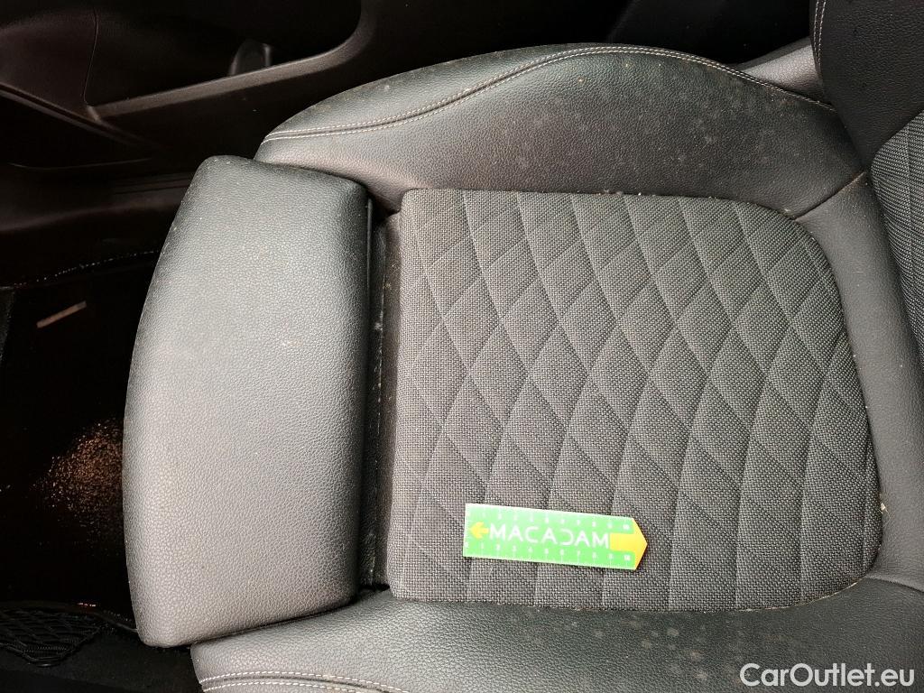  Mercedes  GLB MERCEDES-BENZ  / 2019 / 5P / SUV  200 d Business Line #17