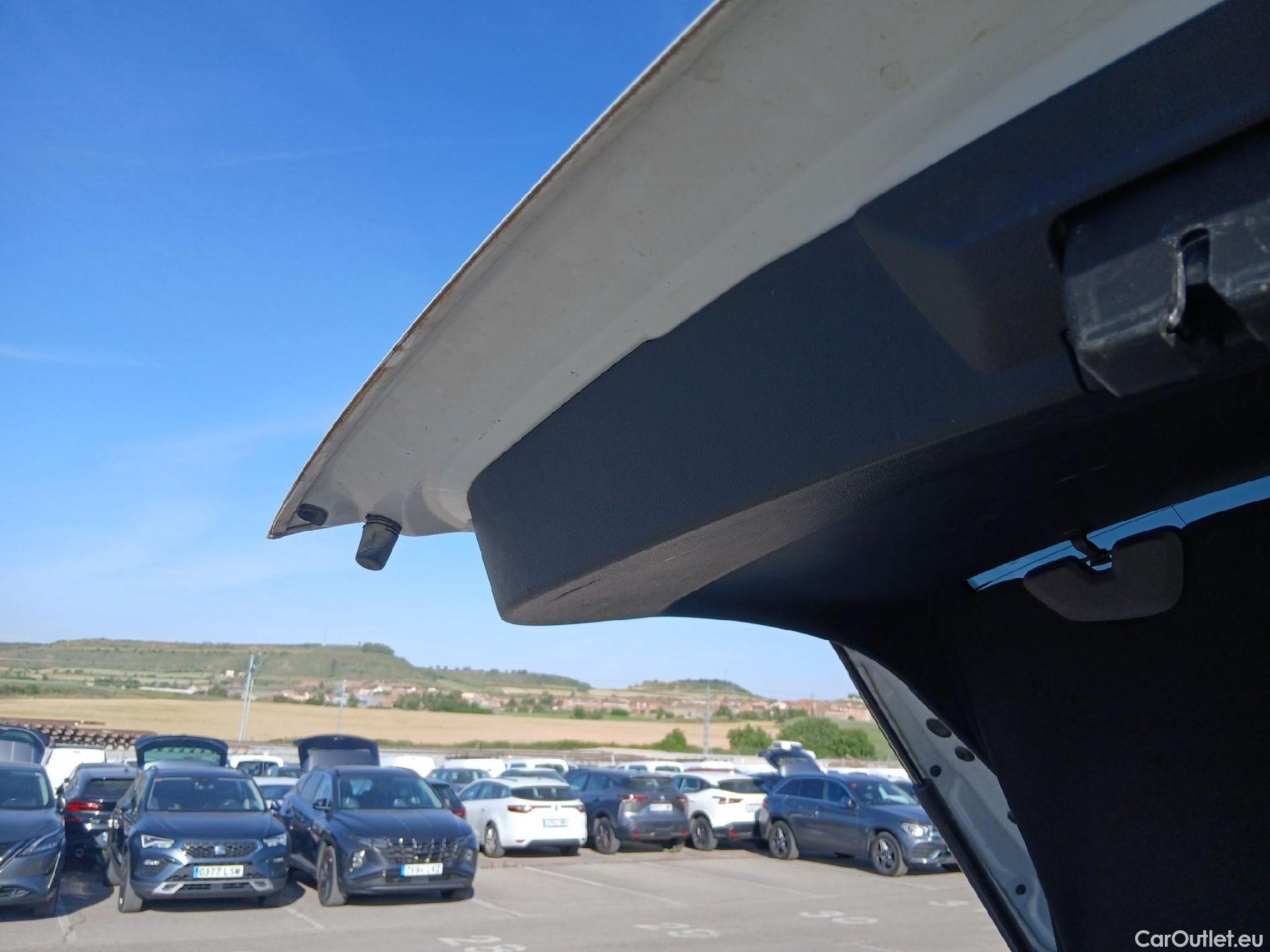  Ford  Kuga FORD  / 2019 / 5P / todoterreno Titanium 2.5 Duratec FHEV 140kW Auto #17