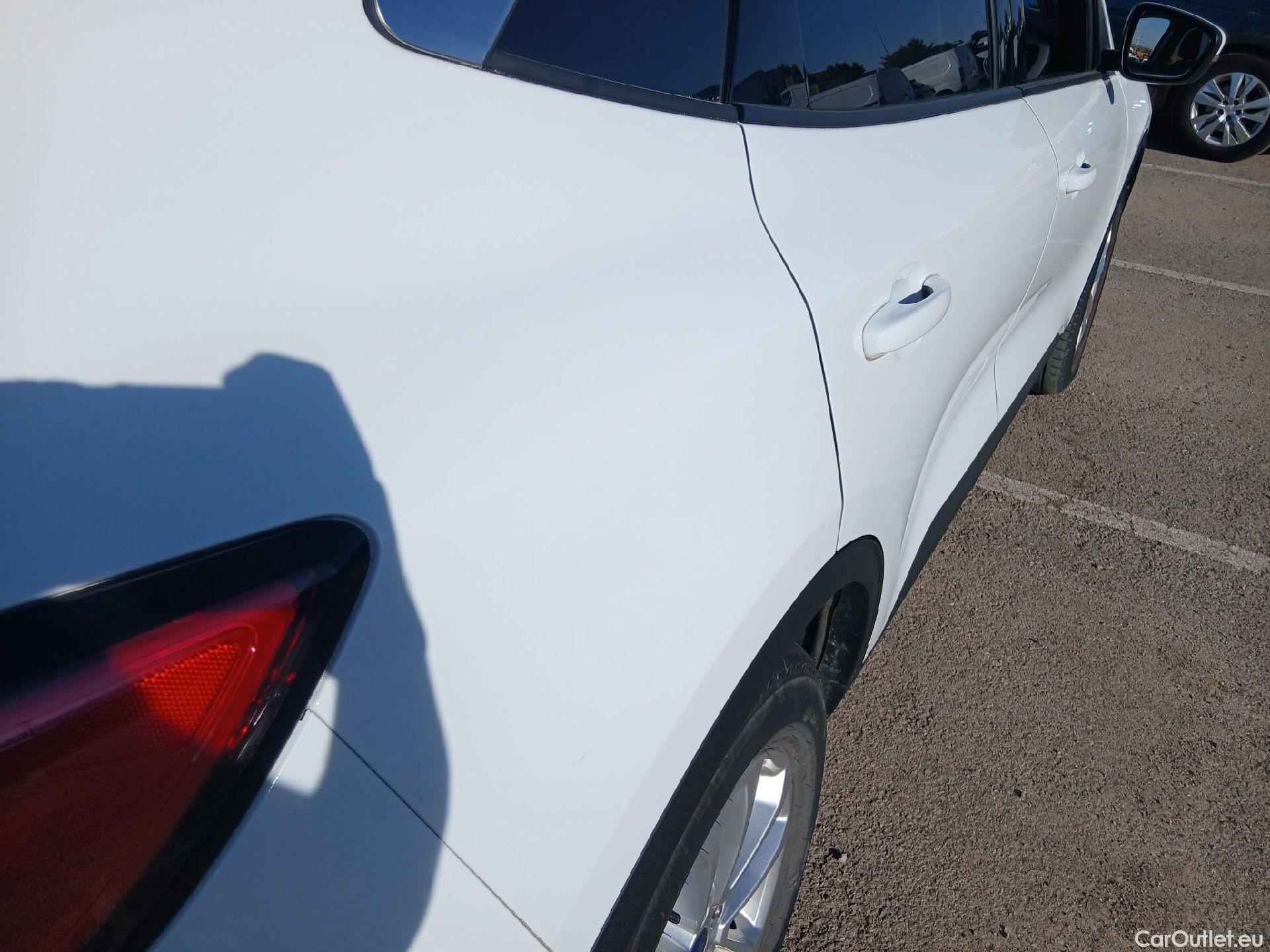  Ford  Kuga FORD  / 2019 / 5P / todoterreno Titanium 2.5 Duratec FHEV 140kW Auto #9