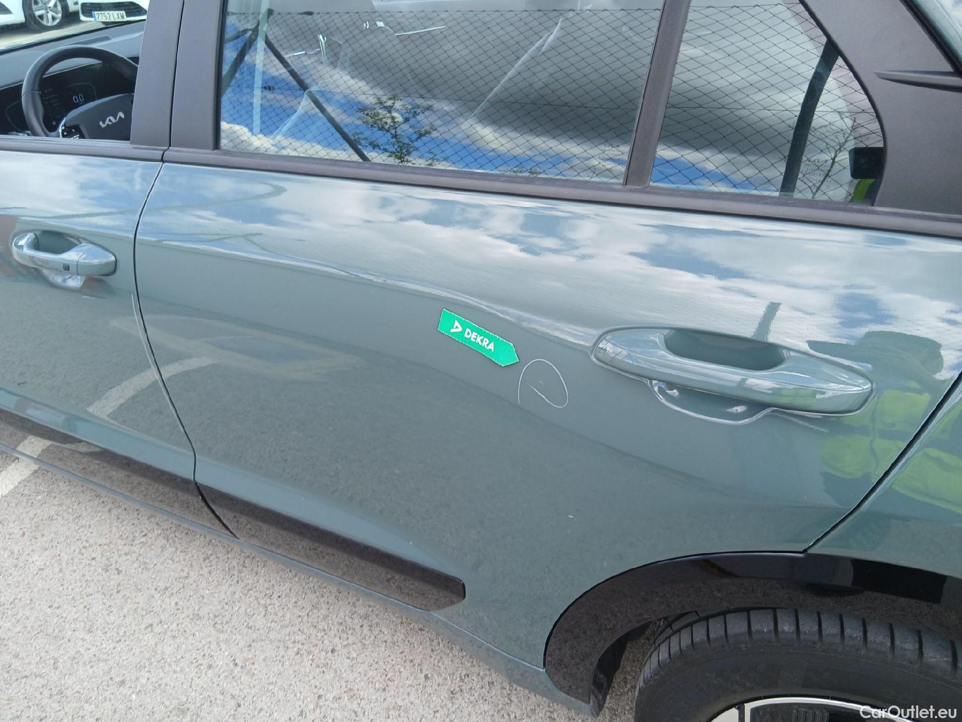  KIA  Niro KIA  / 2022 / 5P / crossover 1.6 GDi PHEV 135kW (183CV) Drive #17
