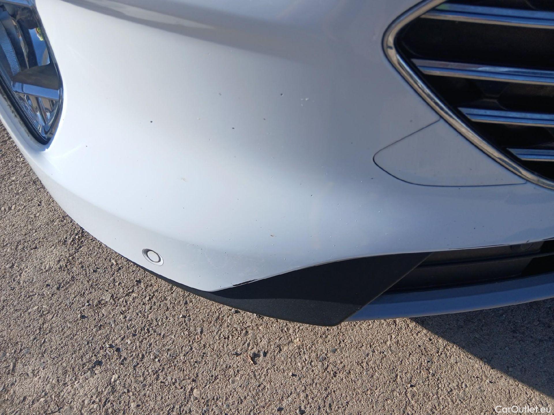  Ford  Kuga FORD  / 2019 / 5P / todoterreno Titanium 2.5 Duratec FHEV 140kW Auto #1