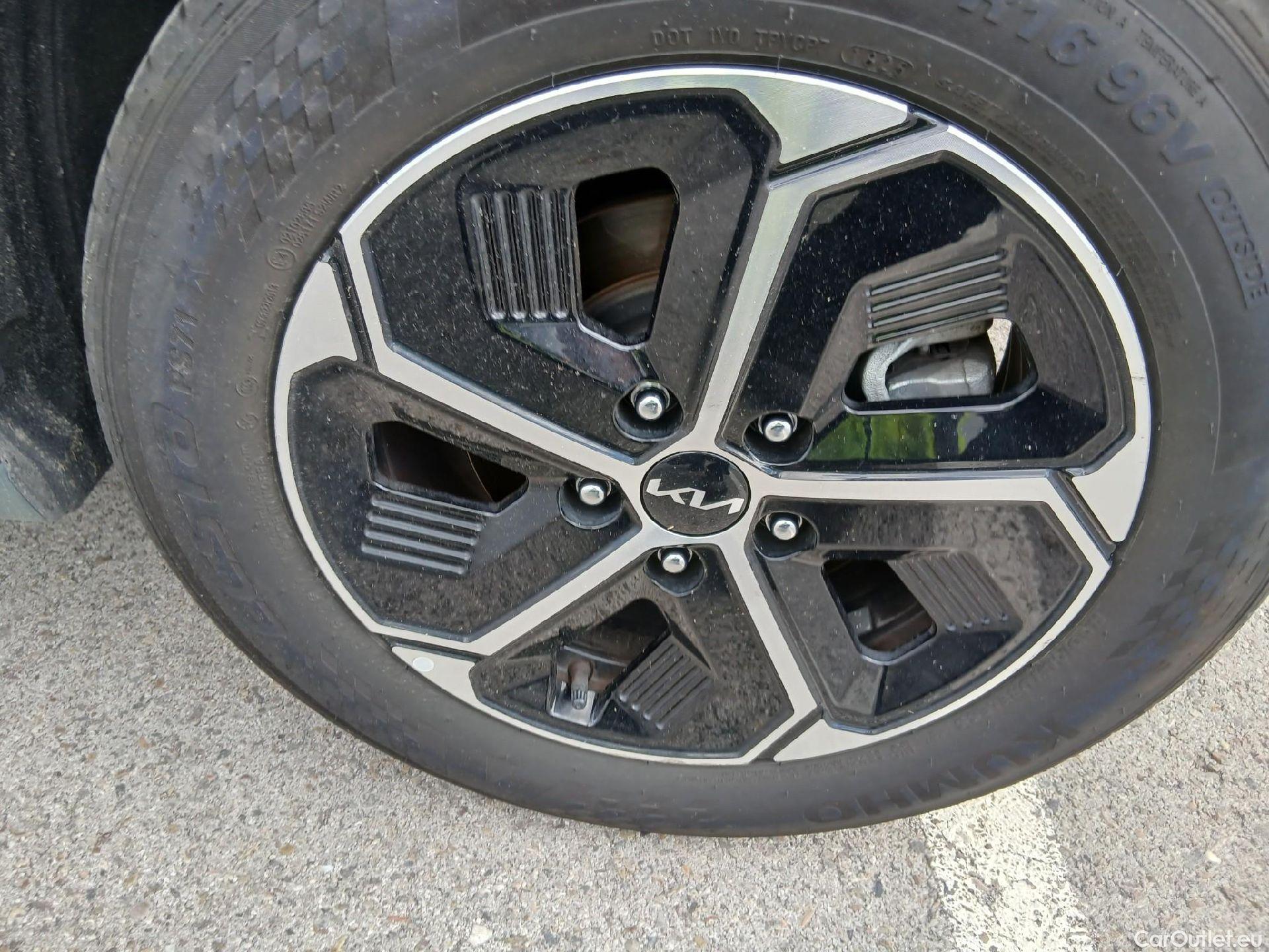  KIA  Niro KIA  / 2022 / 5P / crossover 1.6 GDi PHEV 135kW (183CV) Drive #18