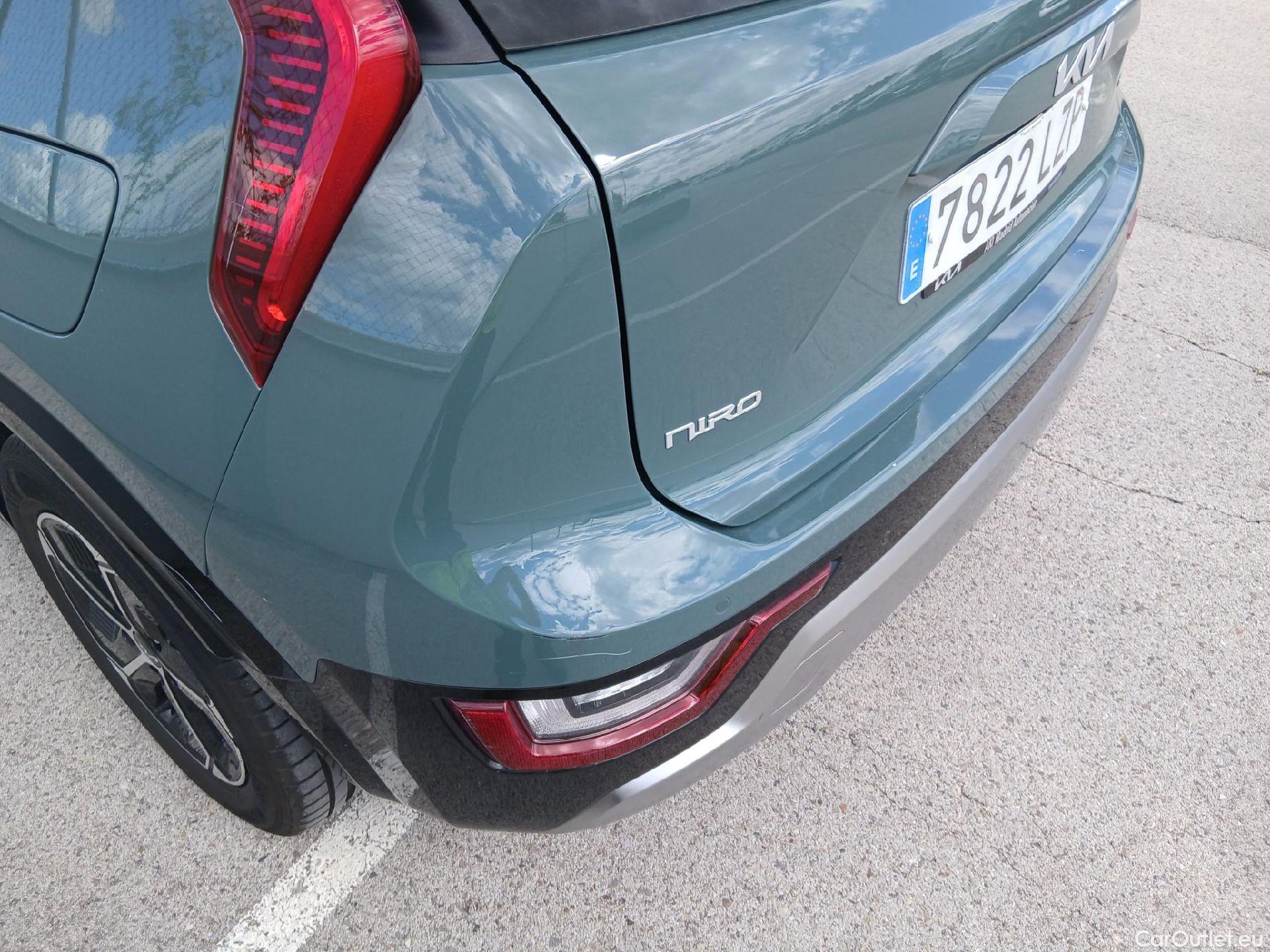  KIA  Niro KIA  / 2022 / 5P / crossover 1.6 GDi PHEV 135kW (183CV) Drive #24