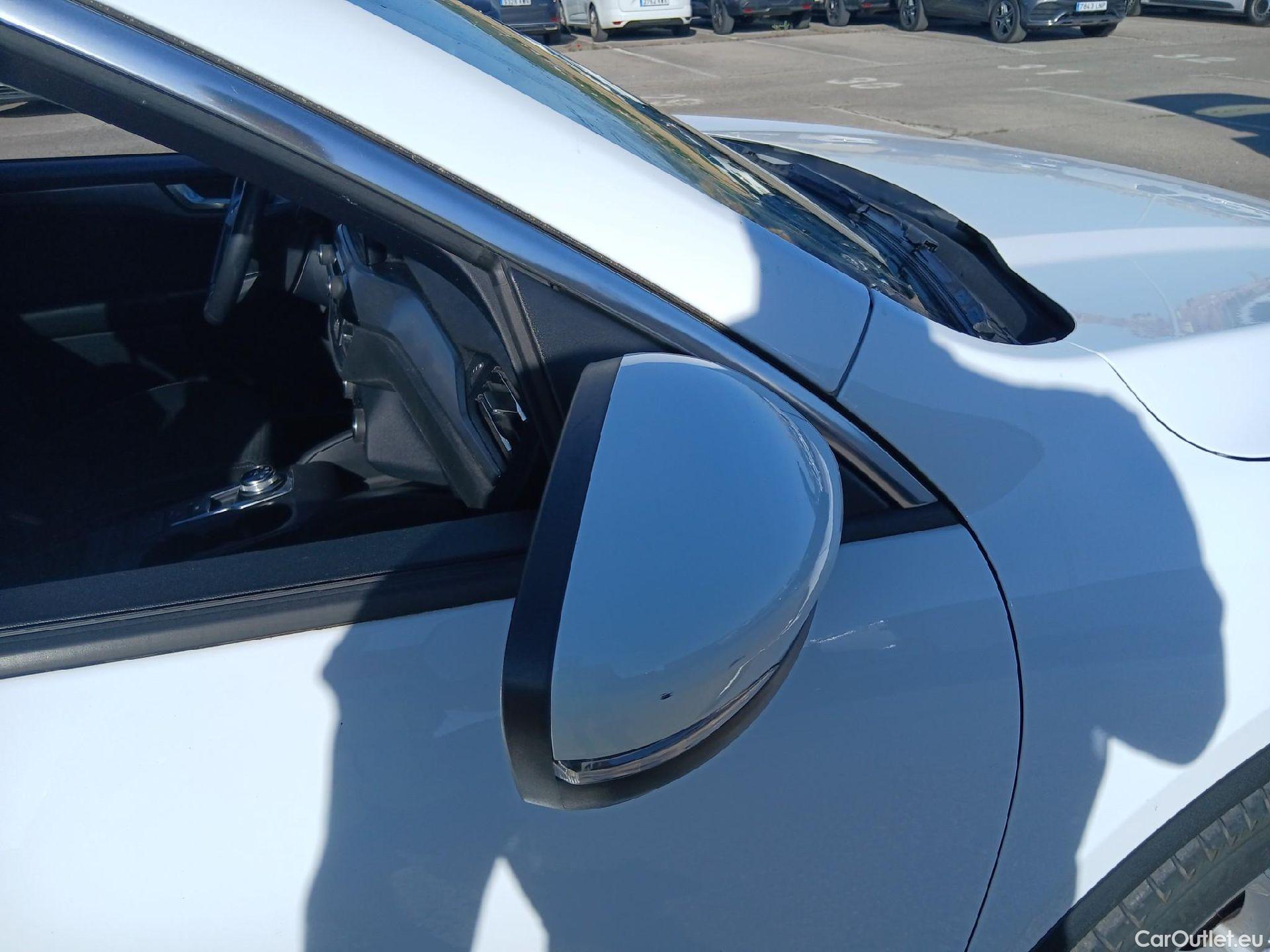  Ford  Kuga FORD  / 2019 / 5P / todoterreno Titanium 2.5 Duratec FHEV 140kW Auto #12