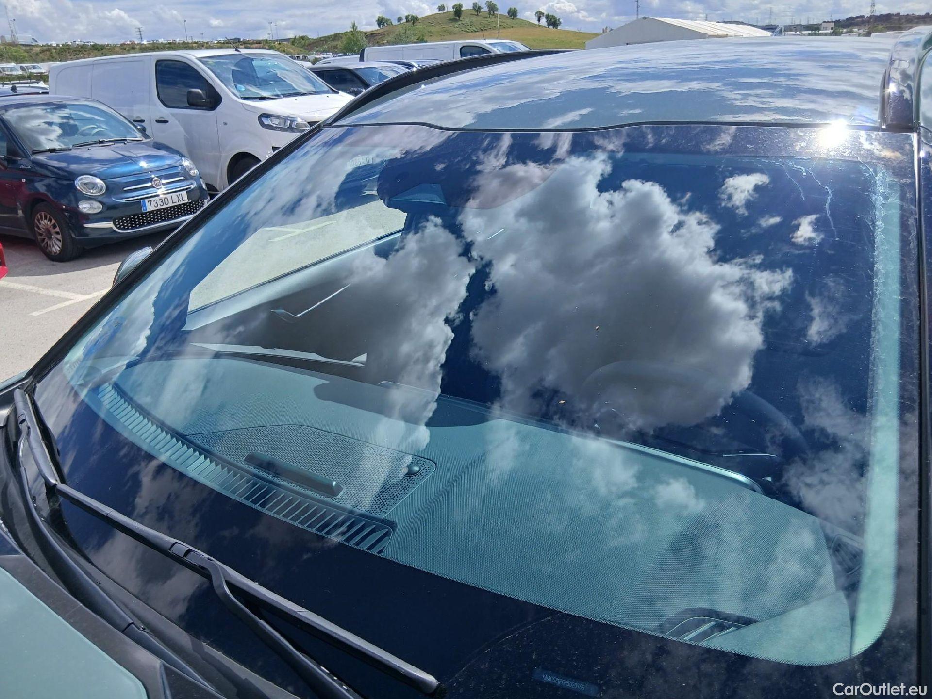  KIA  Niro KIA  / 2022 / 5P / crossover 1.6 GDi PHEV 135kW (183CV) Drive #3