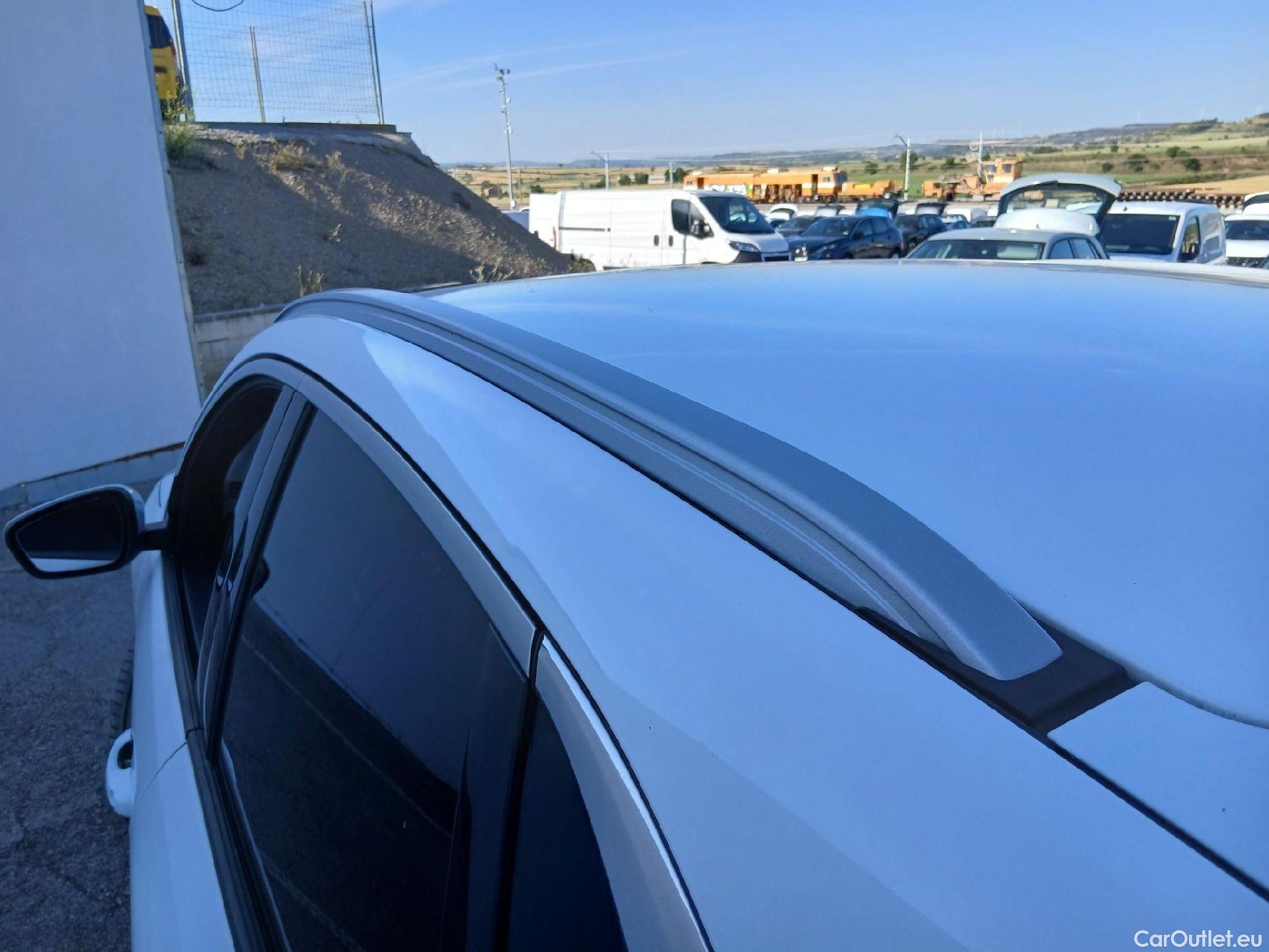  Ford  Kuga FORD  / 2019 / 5P / todoterreno Titanium 2.5 Duratec FHEV 140kW Auto #24