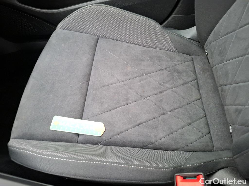  Volkswagen  Golf  VOLKSWAGEN / 2020 / 5P / Berline 1.5 eTSI OPF 150 DSG7 Style #12