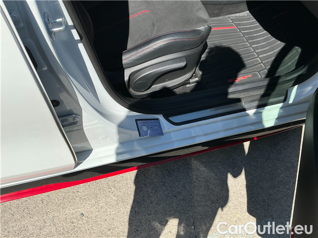  KIA  Cee'd ProCeed 1.6 T-GDI GT AT 5d #4