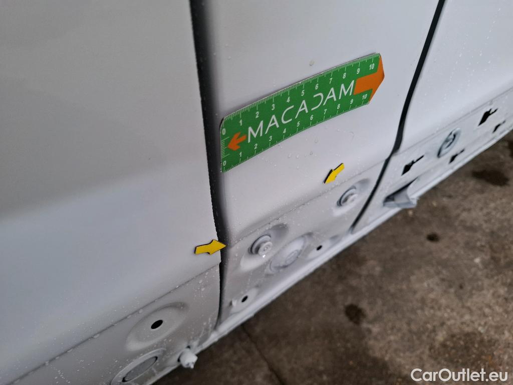  Renault  Trafic  III Fourgon L2H1 3T Confort 2.0 dCi 130CV BVM6 E6d #51
