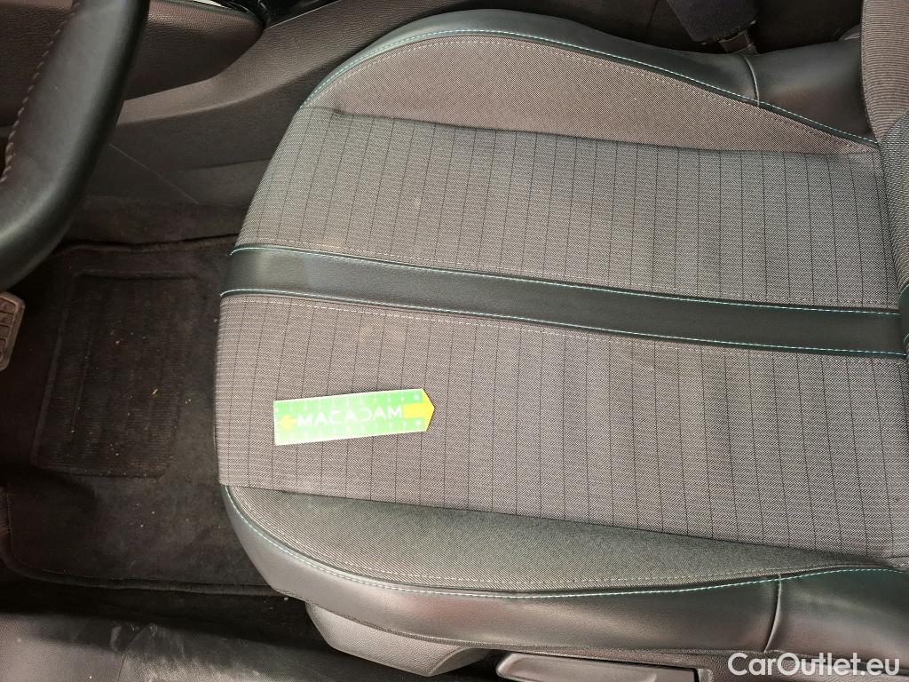  Peugeot  2008  Allure Pack 1.5 HDi 130CV BVA8 E6d #26