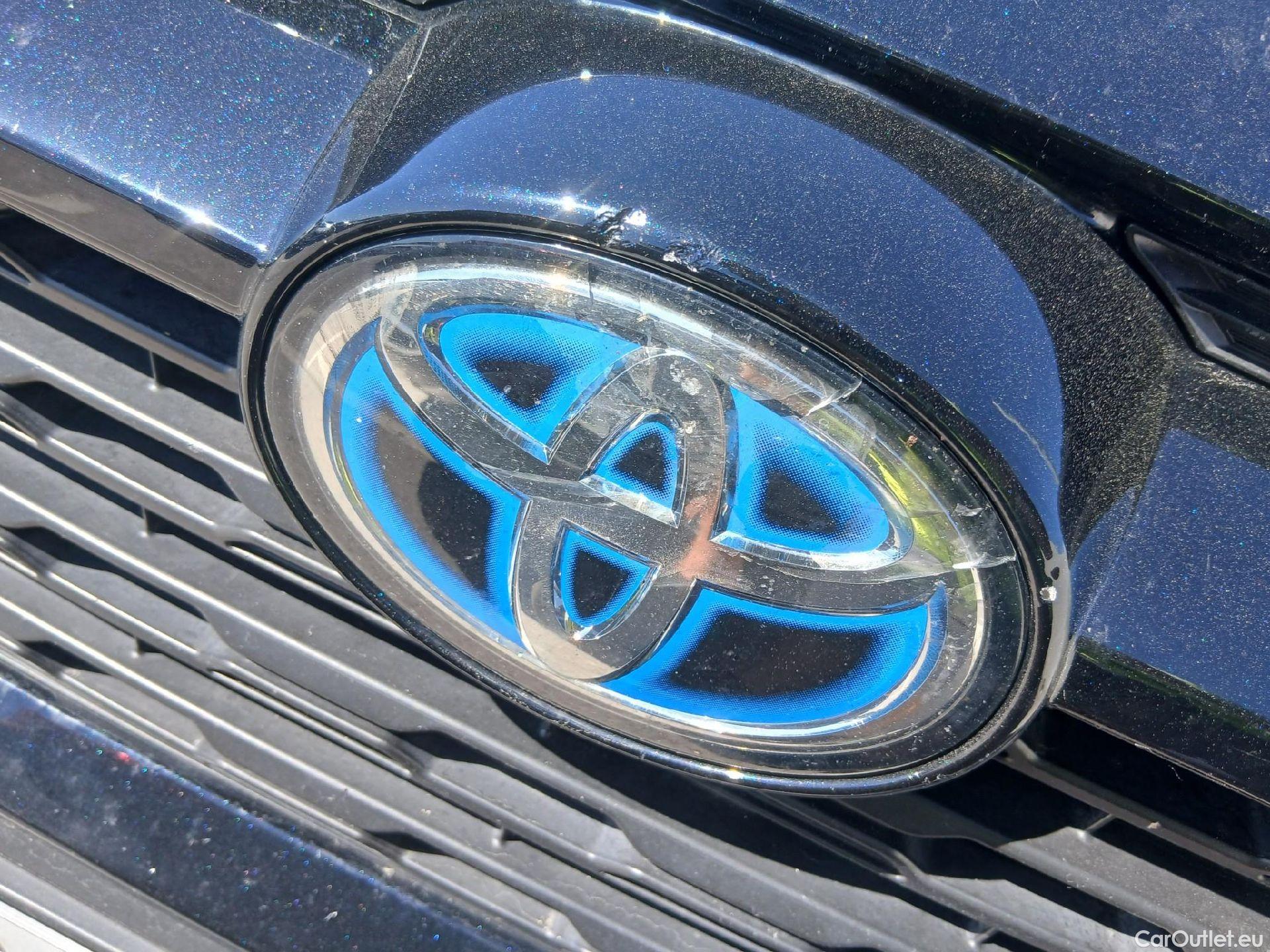  Toyota  RAV4 TOYOTA  / 2018 / 5P / todoterreno 2.5l 220H Business #9