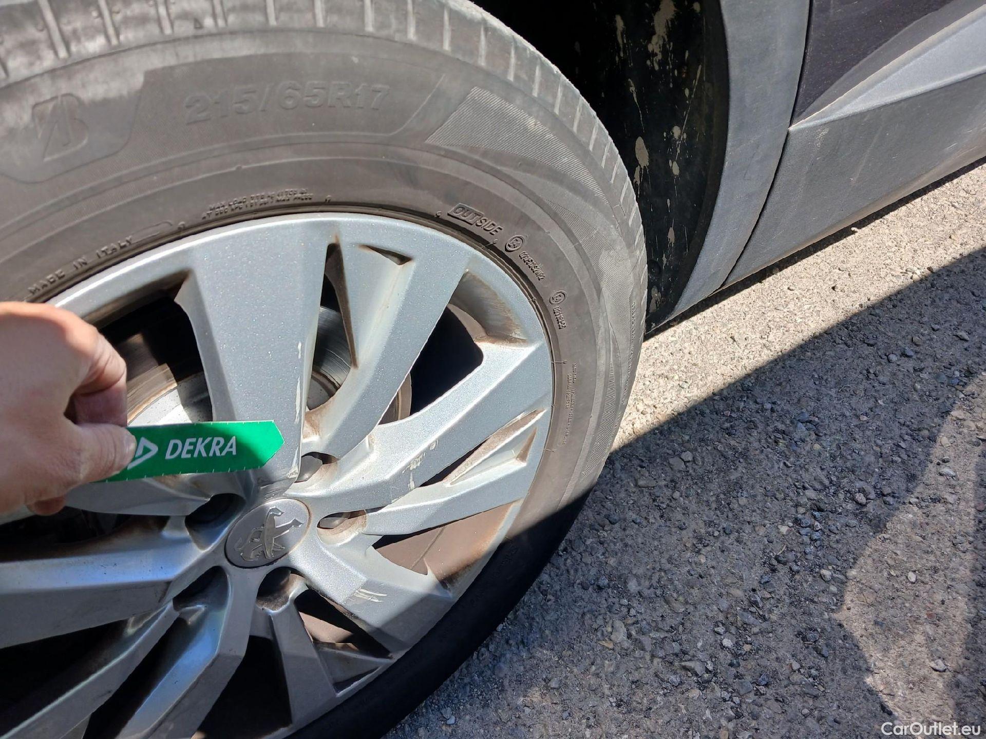 Peugeot  3008 PEUGEOT  / 2020 / 5P / todoterreno 1.5 BlueHDi 96kW (130CV) S&S Active Pack (AC3) #40
