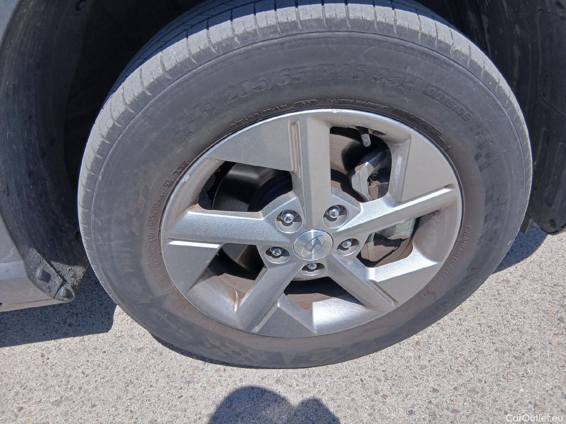  Hyundai  Konna HYUNDAI Kona / 2023 / 5P / todoterreno 1.6 GDI HEV Maxx DCT #3