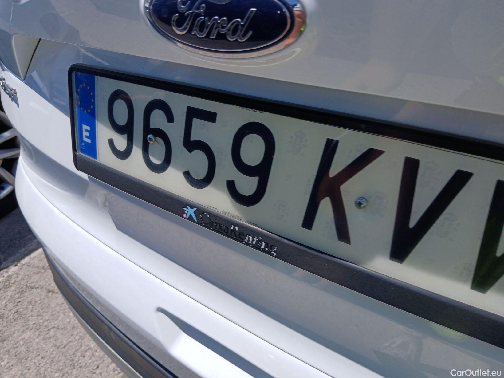  Ford  Kuga FORD  / 2016 / 5P / todoterreno 1.5 EcoBoost 88kW 4x2 Trend+ (CX) #39