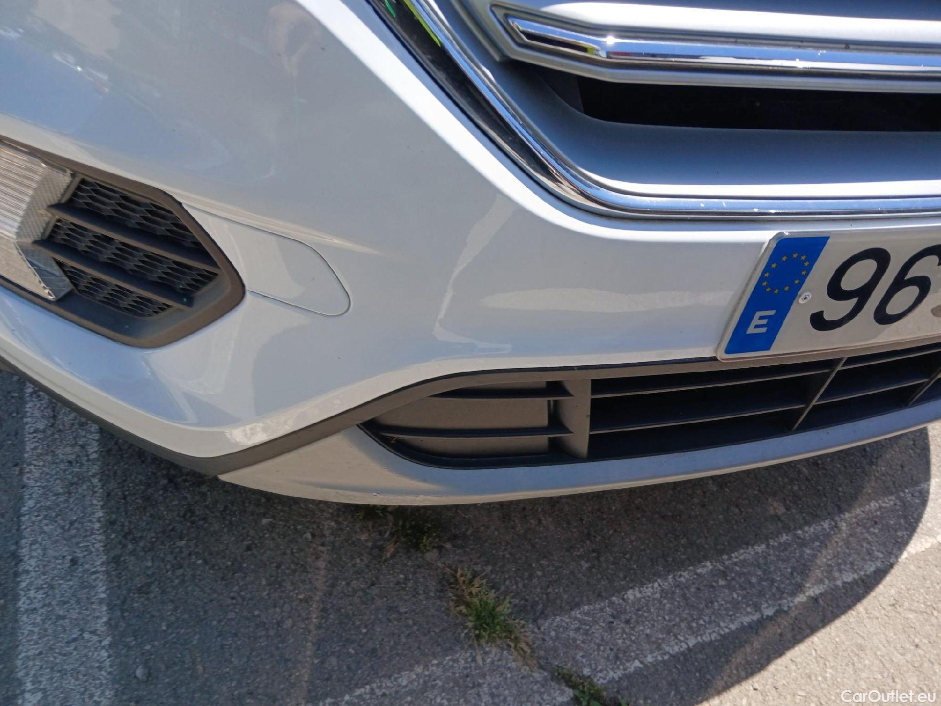  Ford  Kuga FORD  / 2016 / 5P / todoterreno 1.5 EcoBoost 88kW 4x2 Trend+ (CX) #12