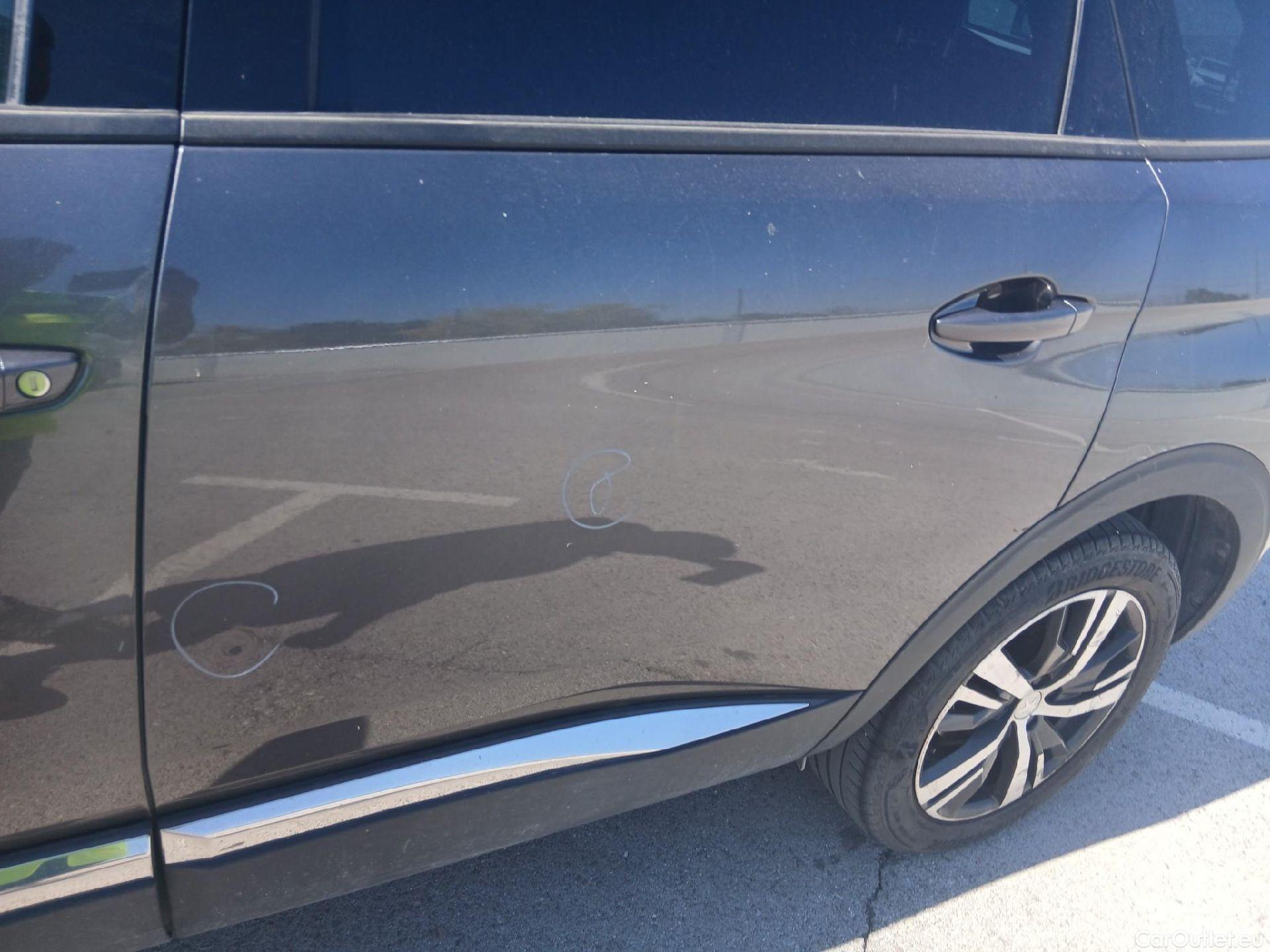  Peugeot  5008 PEUGEOT  / 2020 / 5P / todoterreno 2.0 BlueHDi 133kW S&S Allure Pack EAT8 #21