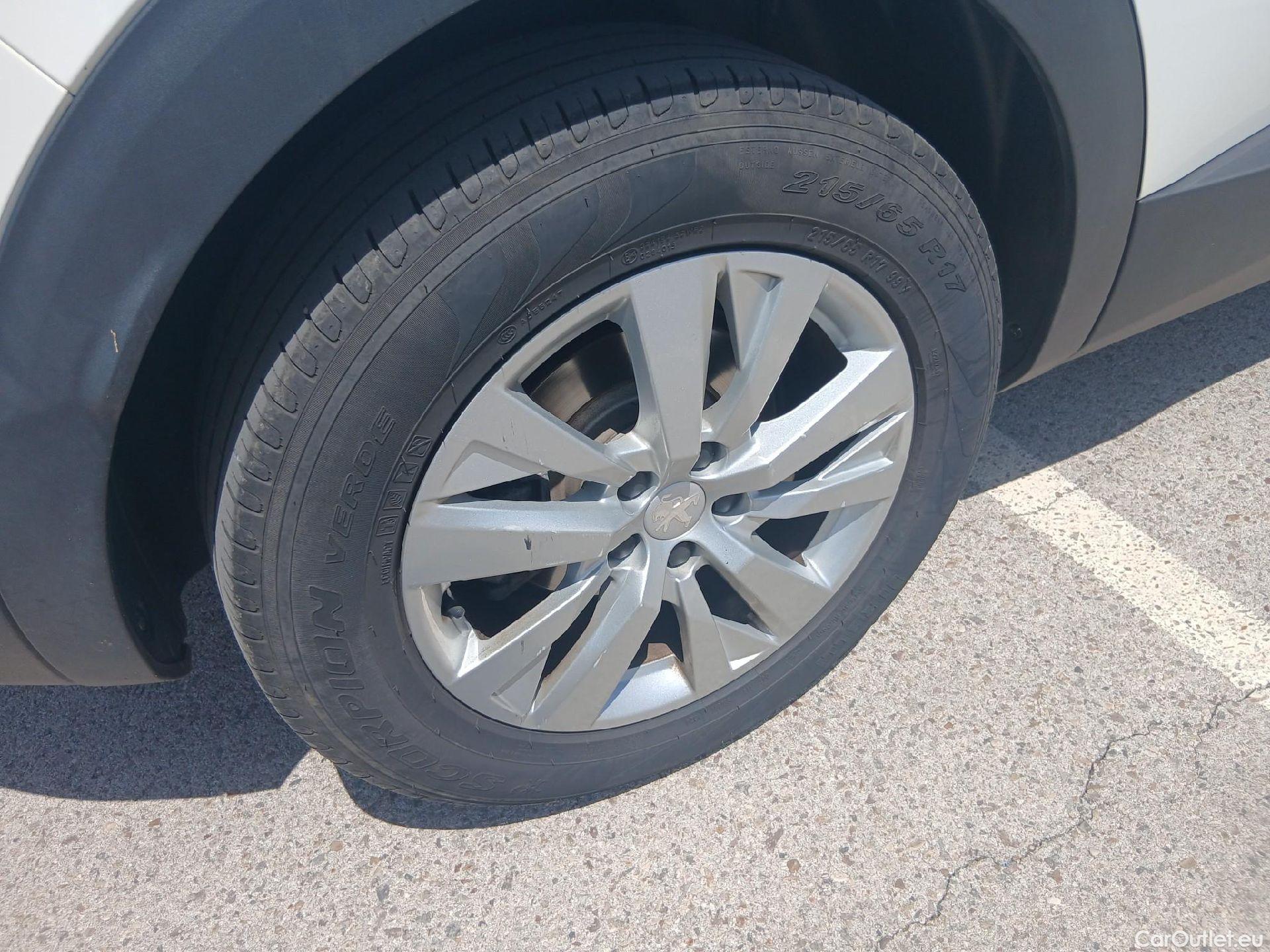  Peugeot  3008 PEUGEOT  / 2016 / 5P / todoterreno 1.5L BlueHDi 96kW (130CV) S&S Active (AC2) #16