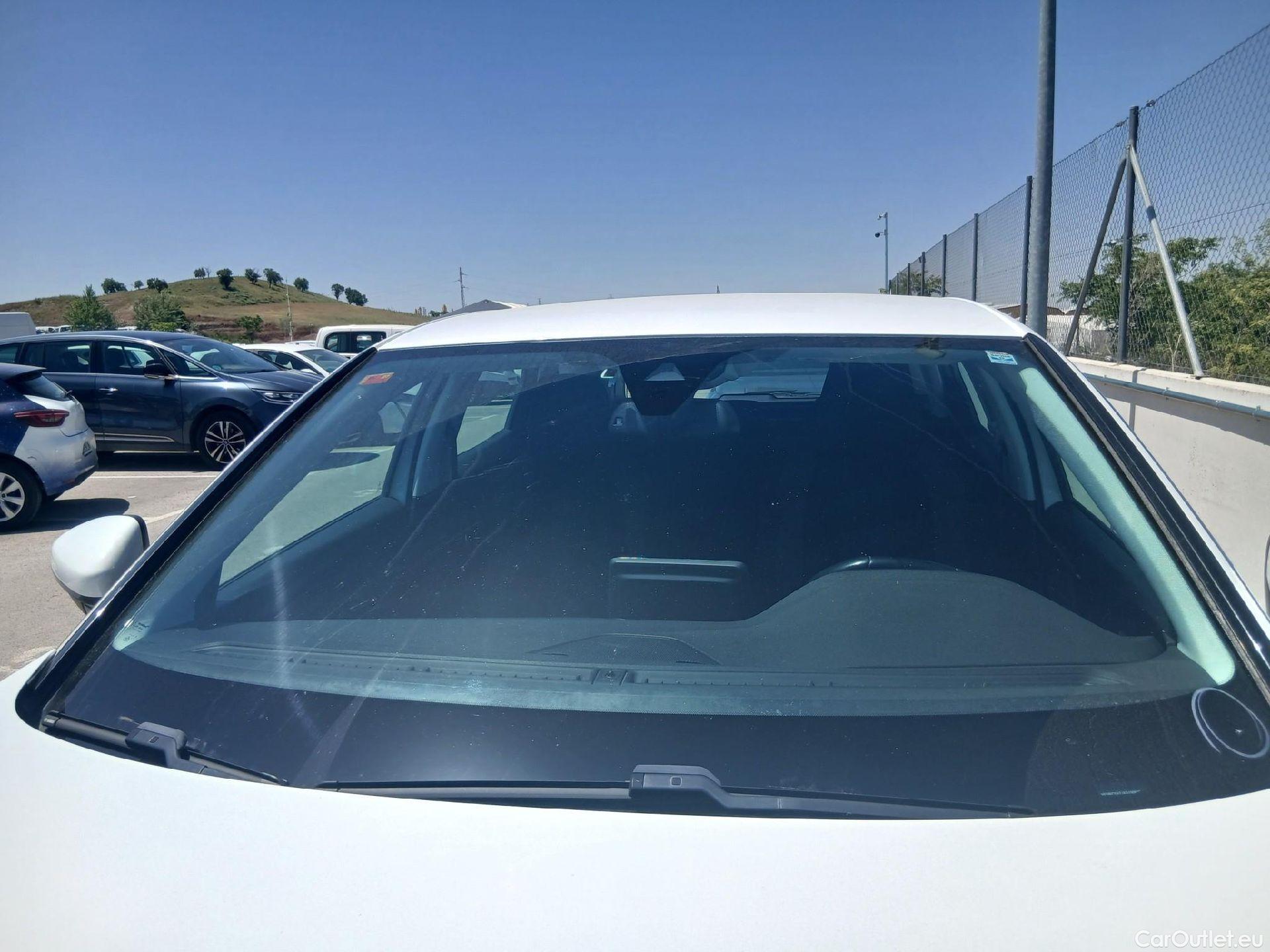  Peugeot  3008 PEUGEOT  / 2016 / 5P / todoterreno 1.5L BlueHDi 96kW (130CV) S&S Active (AC2) #8