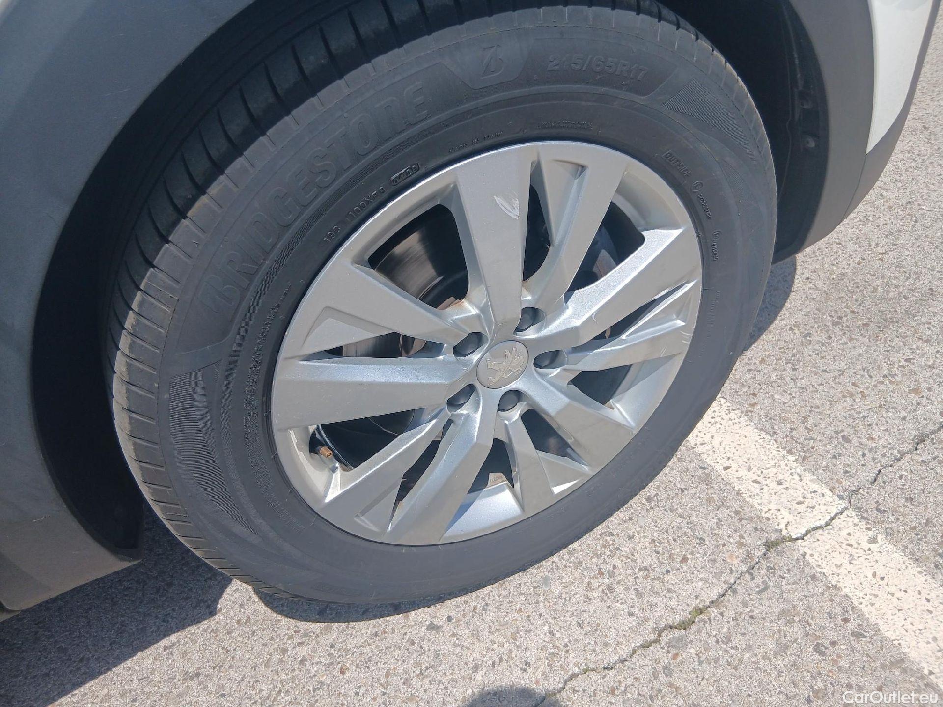  Peugeot  3008 PEUGEOT  / 2016 / 5P / todoterreno 1.5L BlueHDi 96kW (130CV) S&S Active (AC2) #18