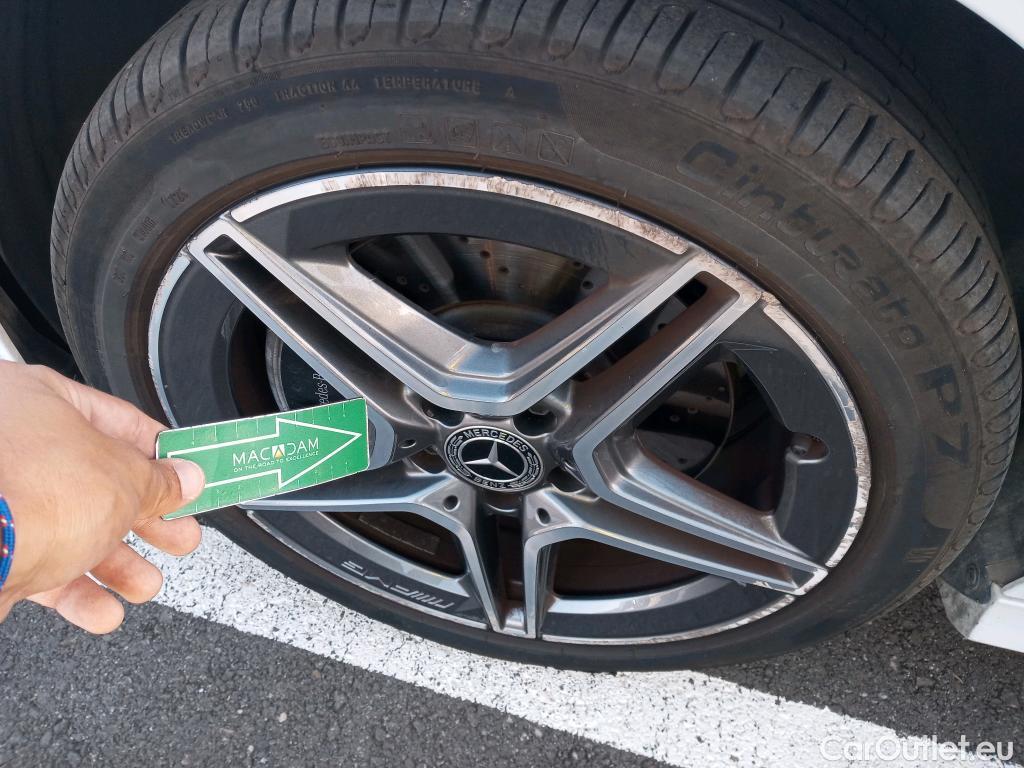  Mercedes  CLA-Klasse MERCEDES-BENZ CLA / 2019 / 4P / coupé CLA 250 e #4