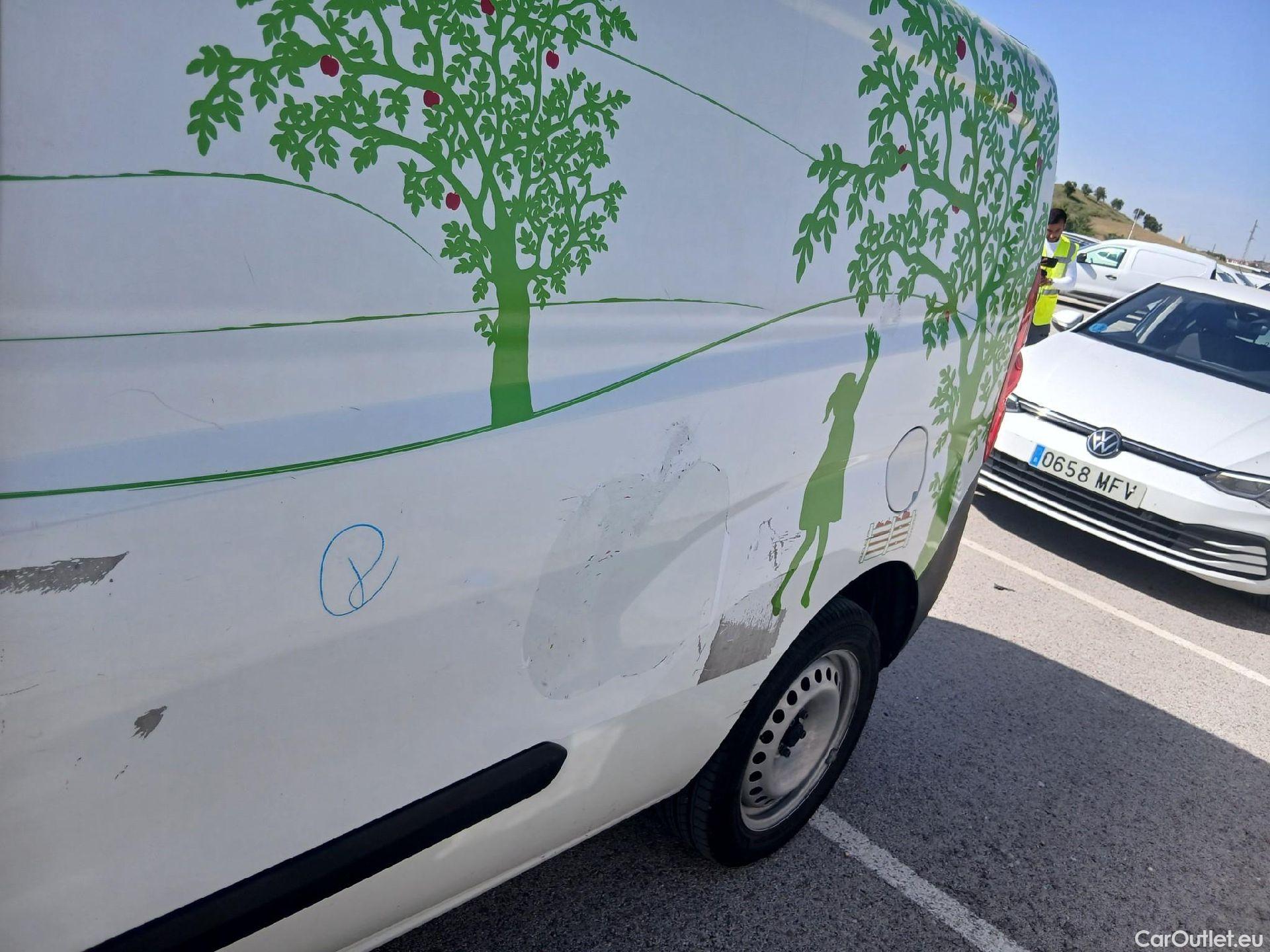  Fiat  Doblo FIAT Doblò Cargo/2015/4P/furgón derivado de turismo Cargo Maxi Base Plus 1.4 Tjet 89kW GNC #22