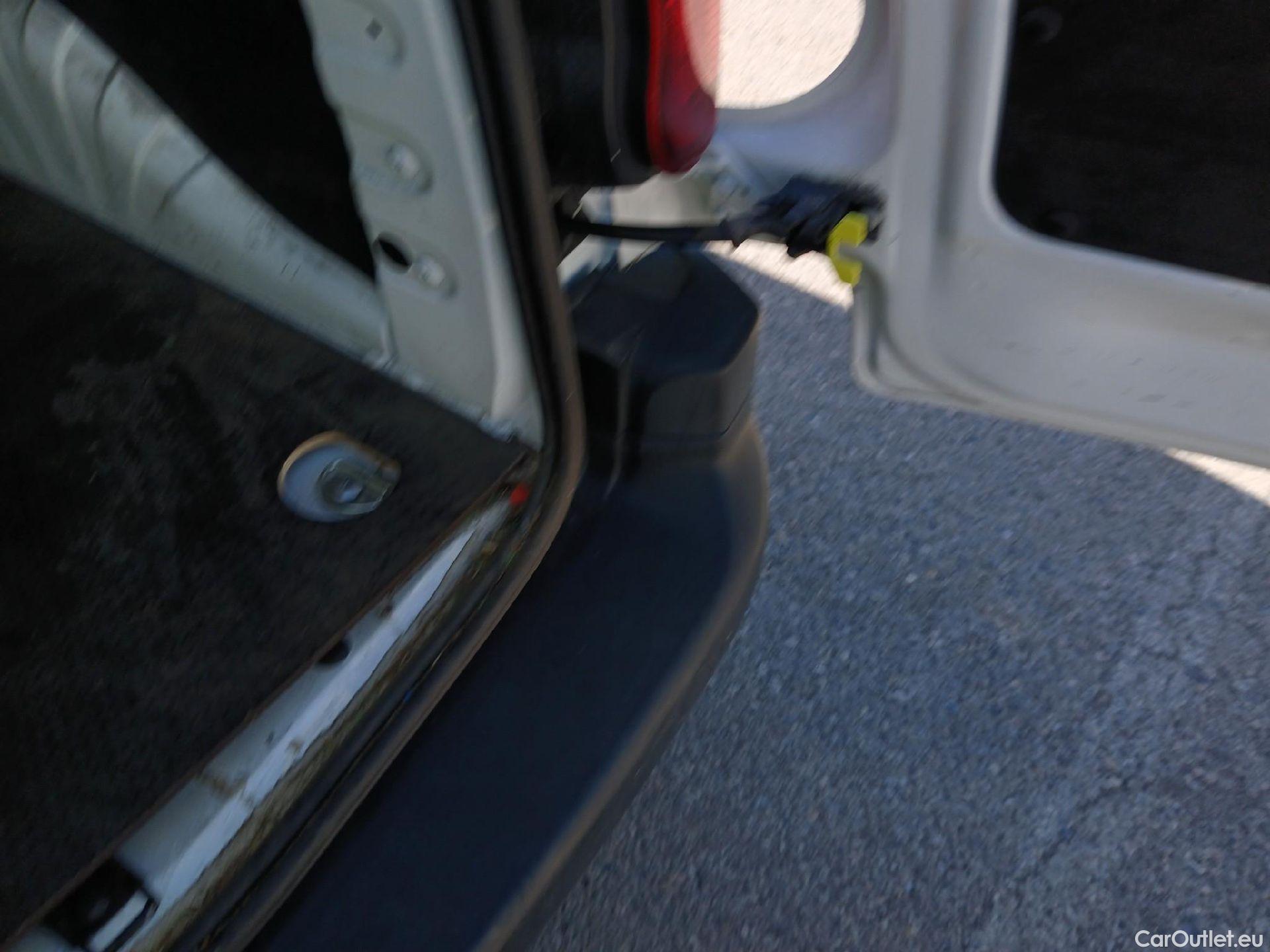  Citroen  Berlingo CITROEN  / 2018 / 4P / furgón derivado de turismo Talla M BlueHDi 100 CLUB #3