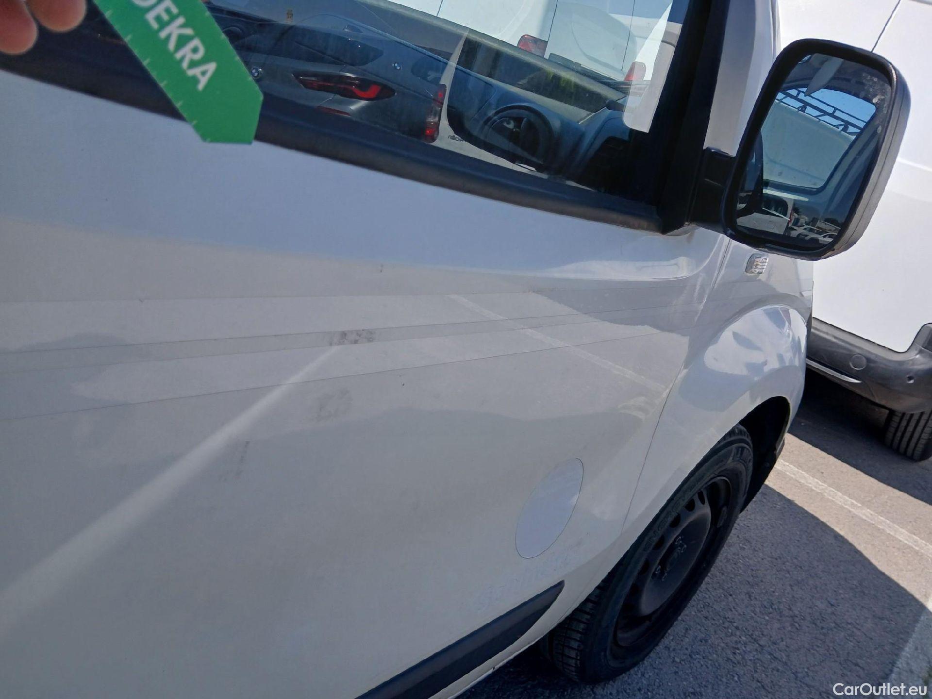  Fiat  Fiorino FIAT  / 2016 / 3P / furgón derivado de turismo Cargo Base 1.3 Mjet 59kW (80CV) E6 #70