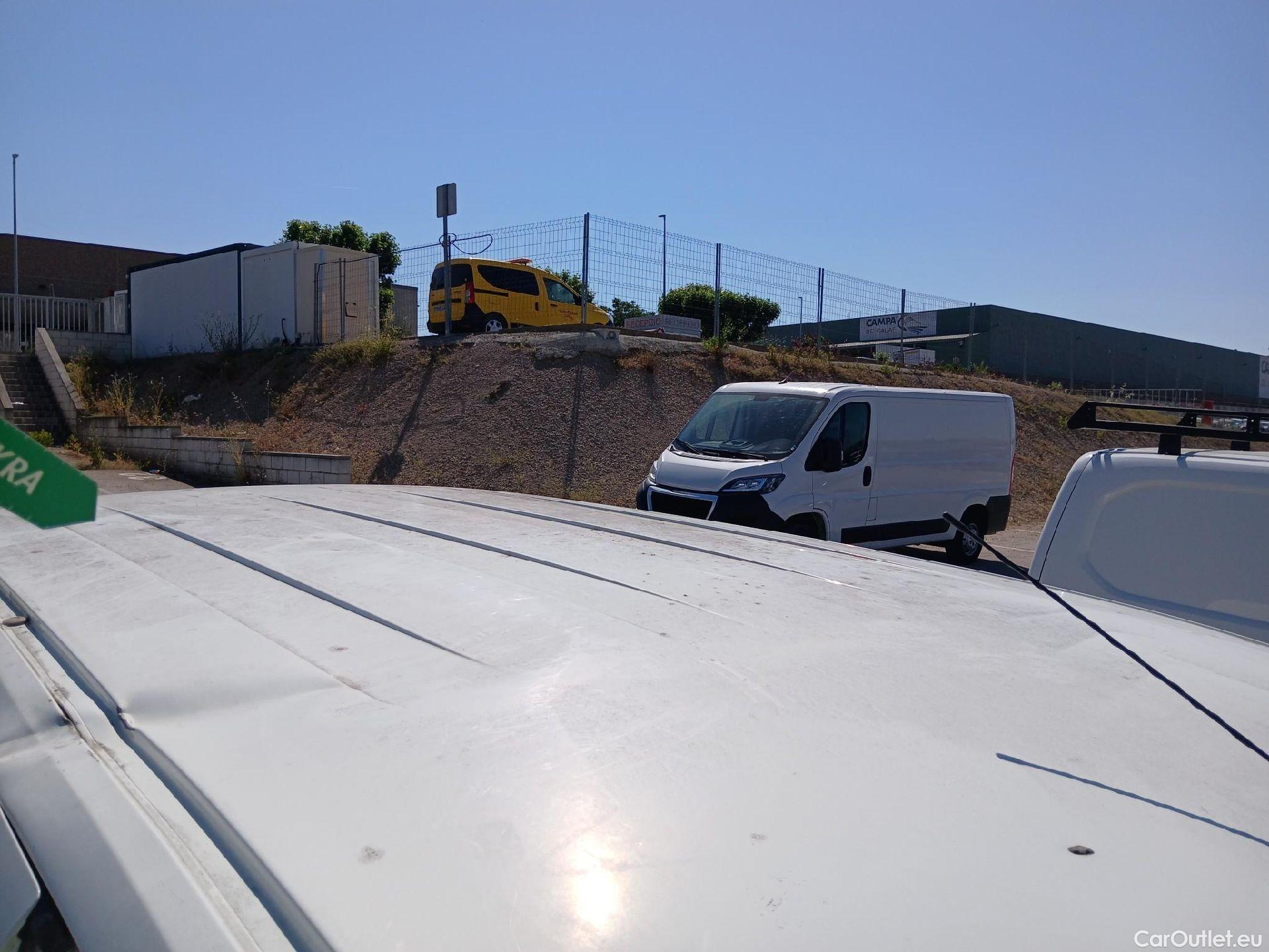  Fiat  Fiorino FIAT  / 2016 / 3P / furgón derivado de turismo Cargo Base 1.3 Mjet 59kW (80CV) E6 #77