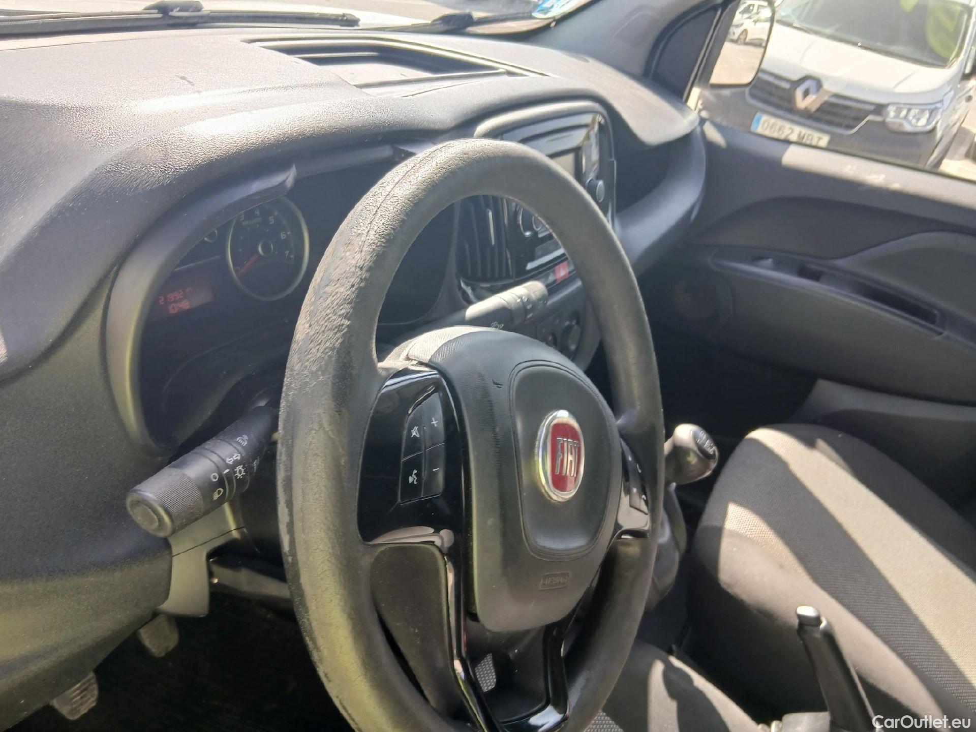  Fiat  Doblo FIAT Doblò Cargo/2015/4P/furgón derivado de turismo Cargo Maxi Base Plus 1.4 Tjet 89kW GNC #4