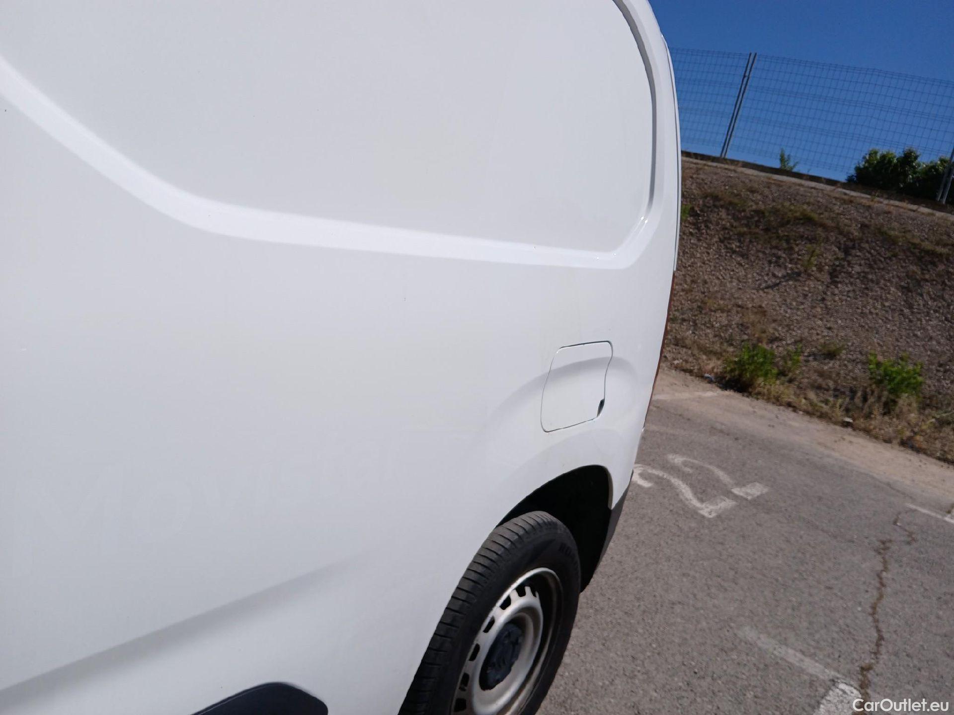  Citroen  Berlingo CITROEN  / 2018 / 4P / furgón derivado de turismo Talla M BlueHDi 100 CLUB #28