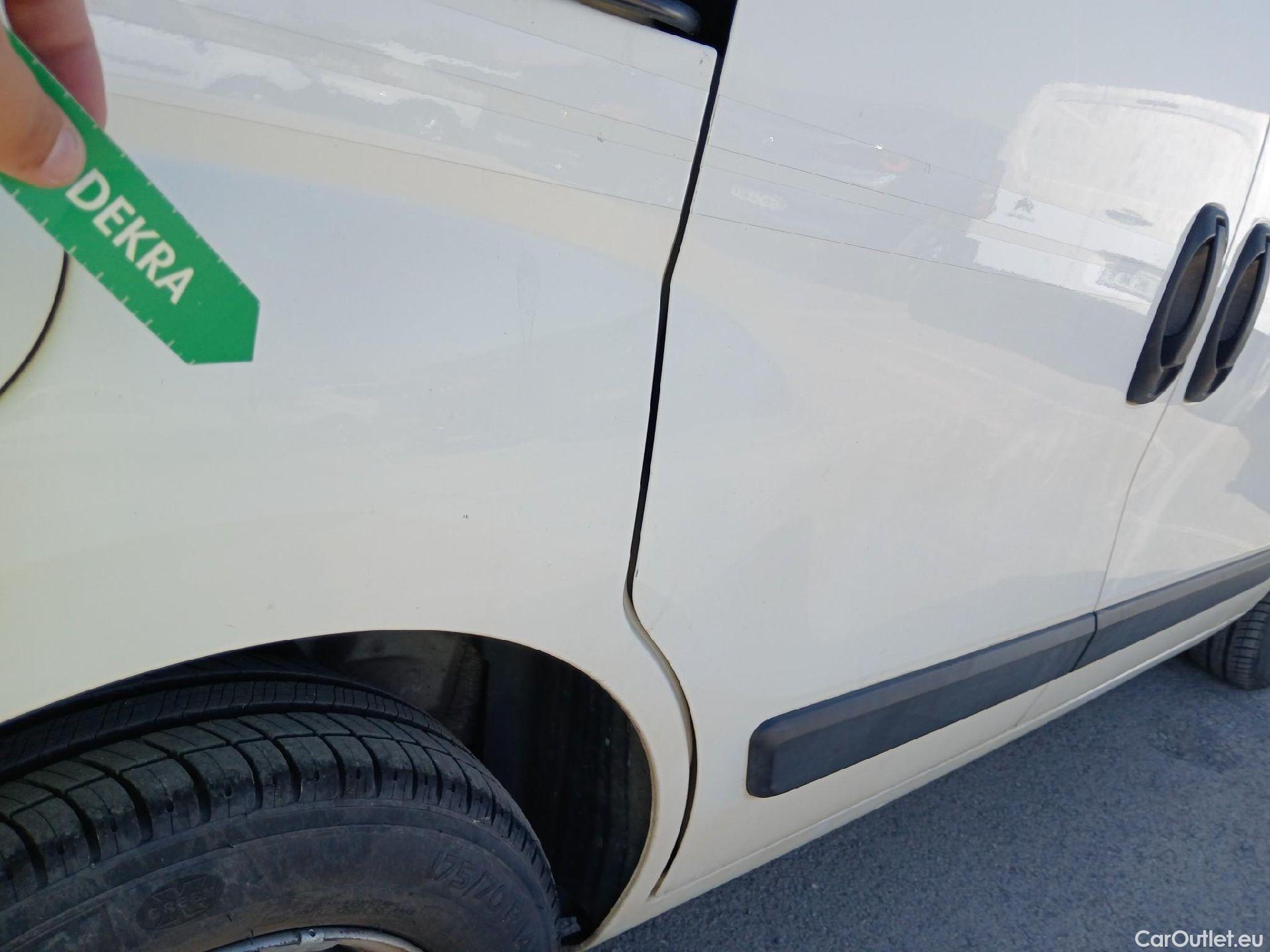  Fiat  Fiorino FIAT  / 2016 / 3P / furgón derivado de turismo Cargo Base 1.3 Mjet 59kW (80CV) E6 #67