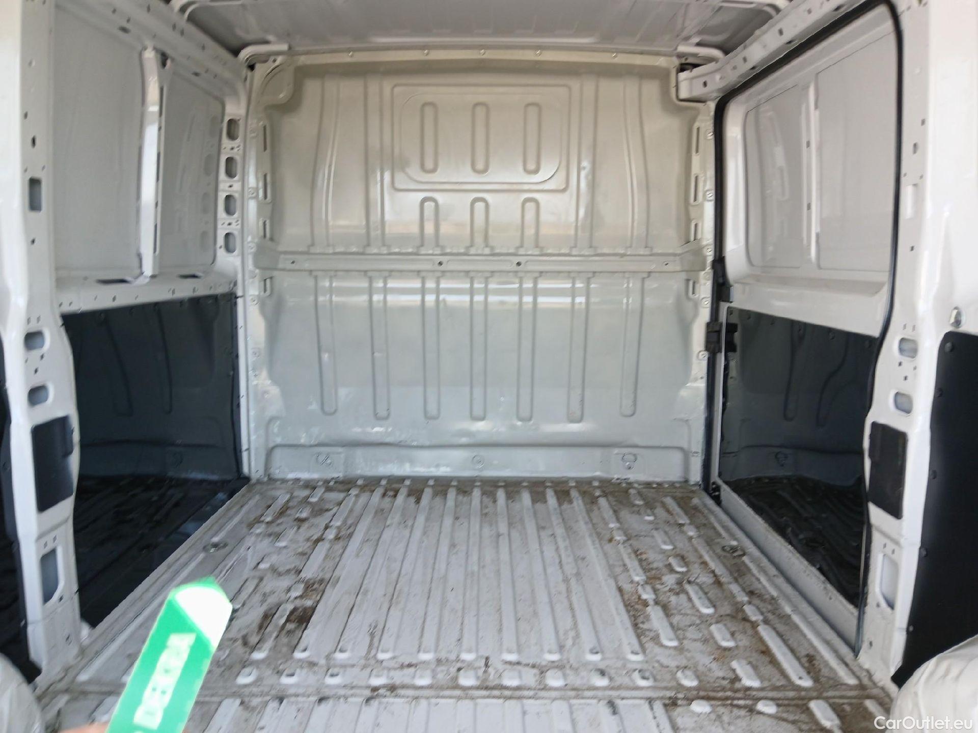  Peugeot  Boxer PEUGEOT  / 2014 / 4P / furgón 333 L2 H1 BHDI 88kW (120CV) S&S 6 Vel. M #8