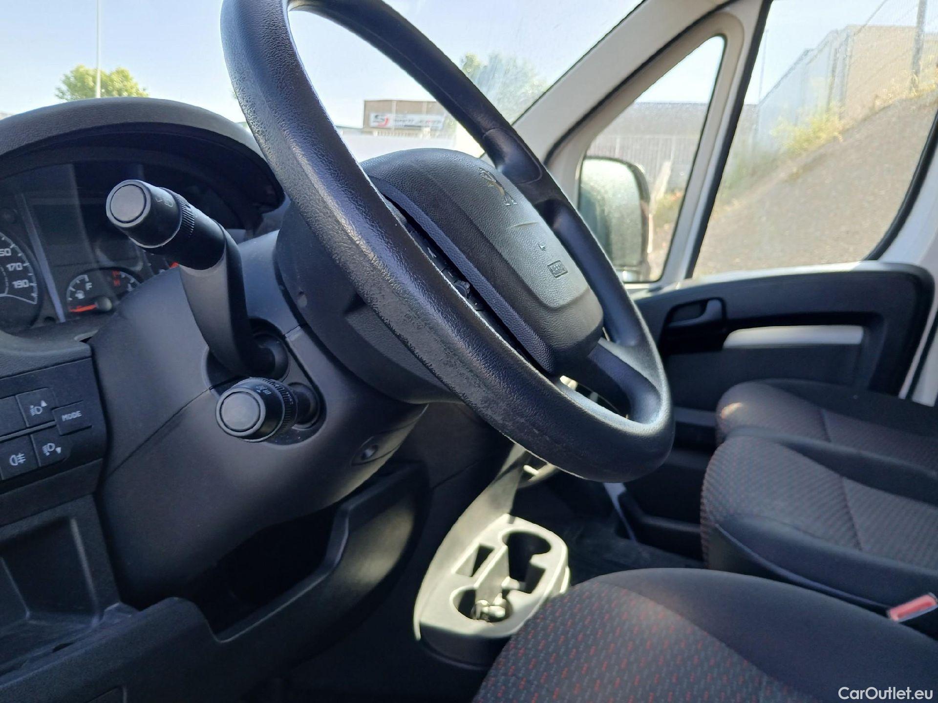  Peugeot  Boxer PEUGEOT  / 2014 / 4P / furgón 333 L2 H1 BHDI 88kW (120CV) S&S 6 Vel. M #106