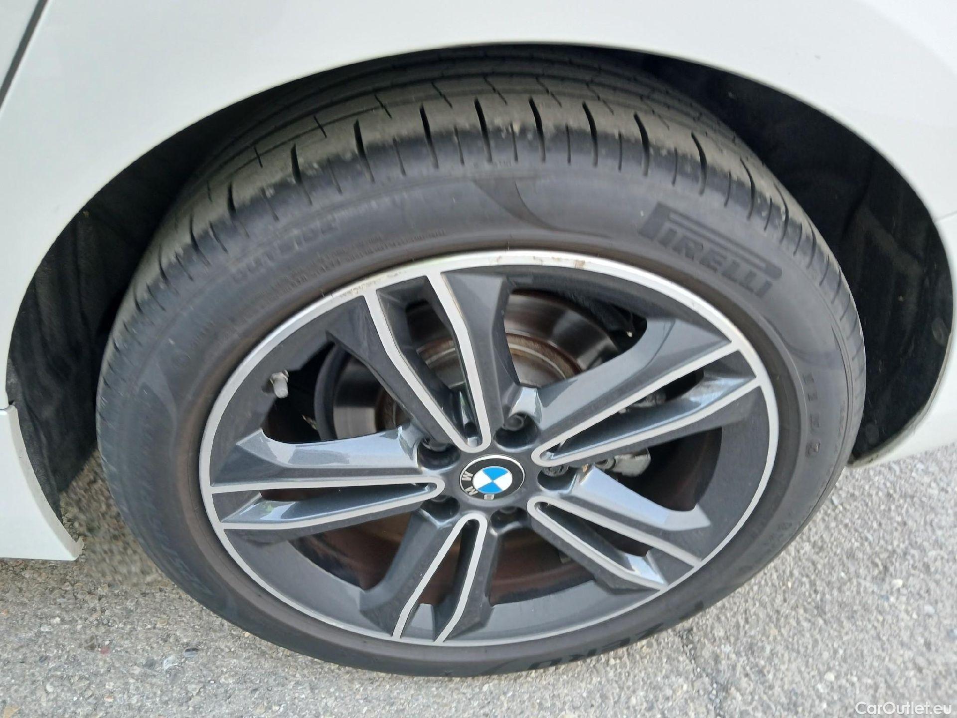 Bmw  Serie 1 BMW  / 2019 / 5P / berlina con portón 118d #25