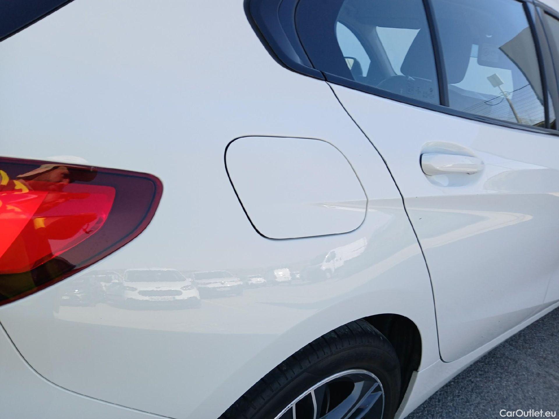 Bmw  Serie 1 BMW  / 2019 / 5P / berlina con portón 118d #32
