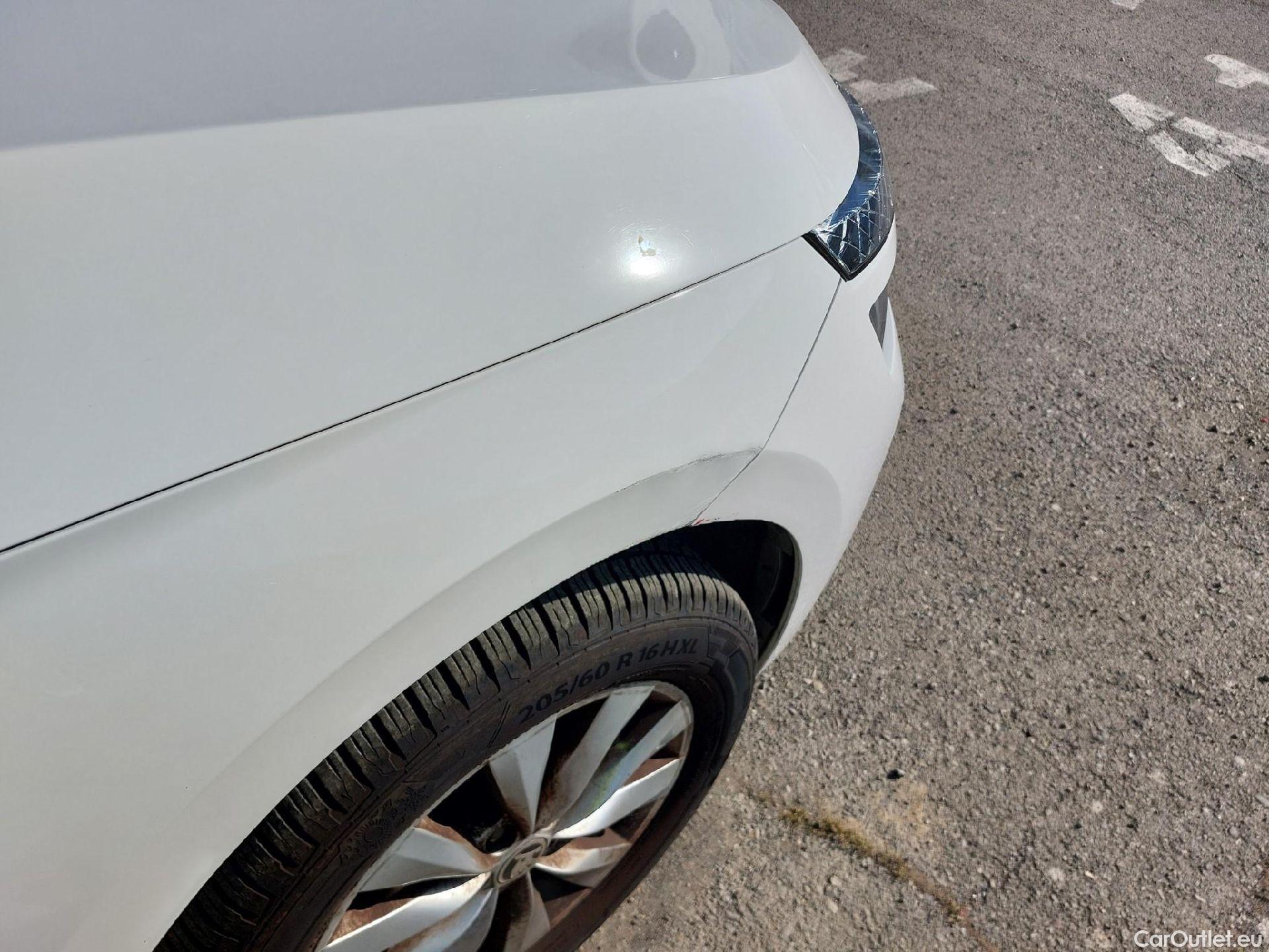  Skoda  KAMIQ SKODA  1.0 TSI 81kW (110CV) DSG Ambition #17