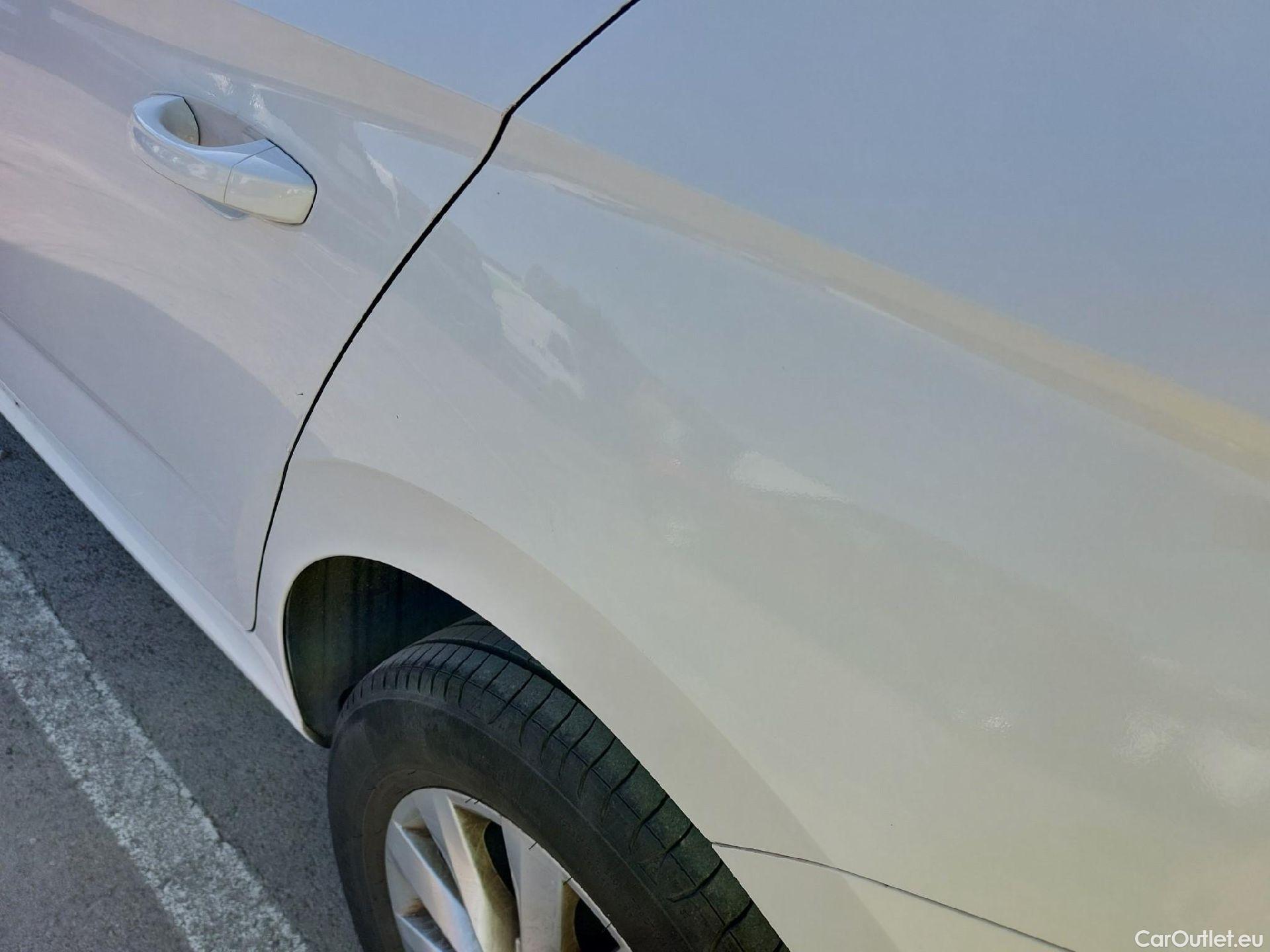  Skoda  KAMIQ SKODA  1.0 TSI 81kW (110CV) DSG Ambition #9