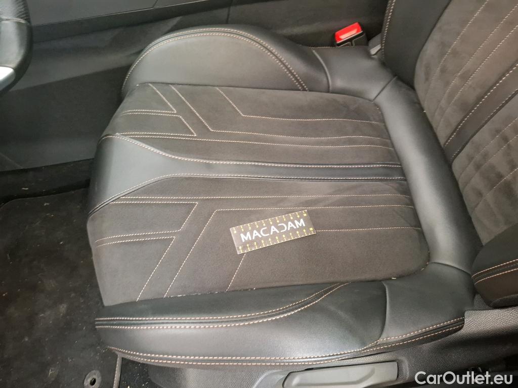  Peugeot  3008 PEUGEOT  / 2020 / 5P / SUV 1.6 HYBRID 225 E-EAT8 GT Pack #18