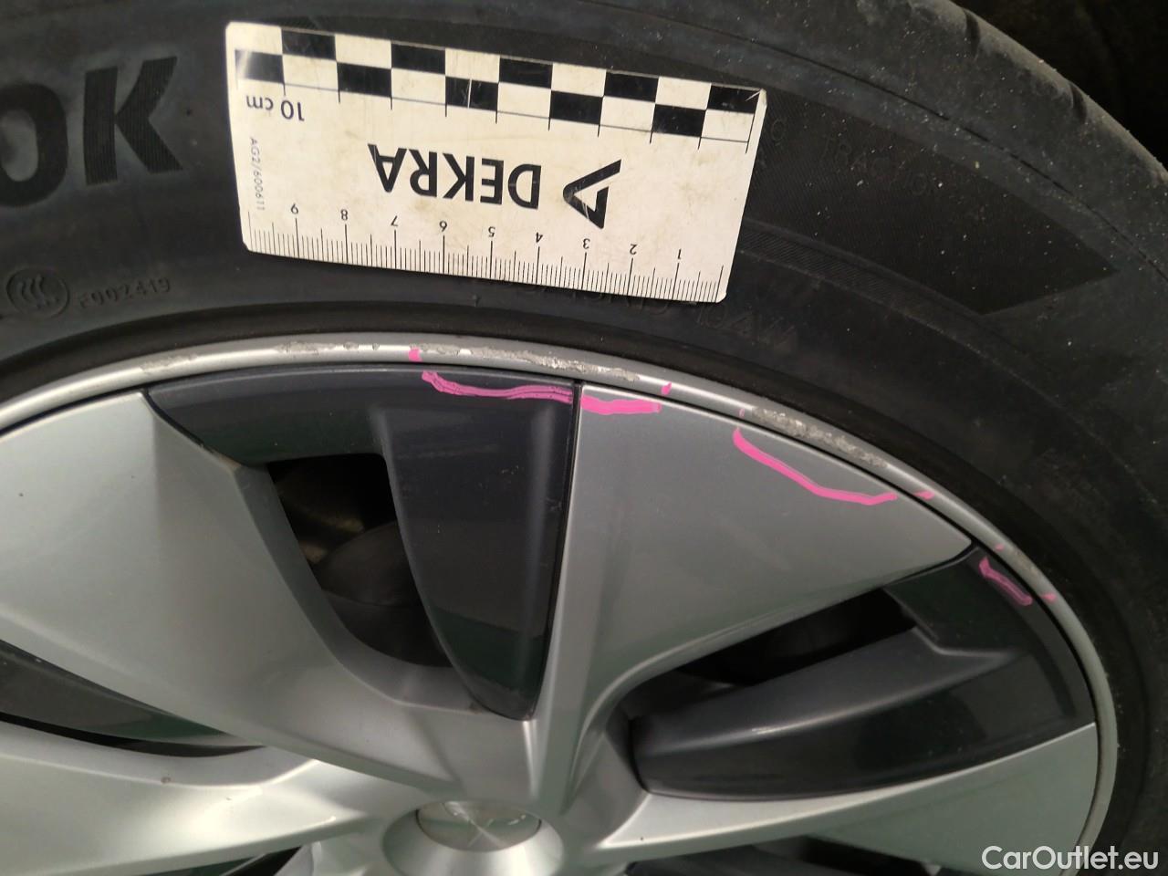  Tesla  Model Y  75kWh Long-Range AWD #13