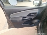  Toyota  Yaris TOYOTA  / 2017 / 5P / BERLINA 1.5 HYBRID BUSINESS #76