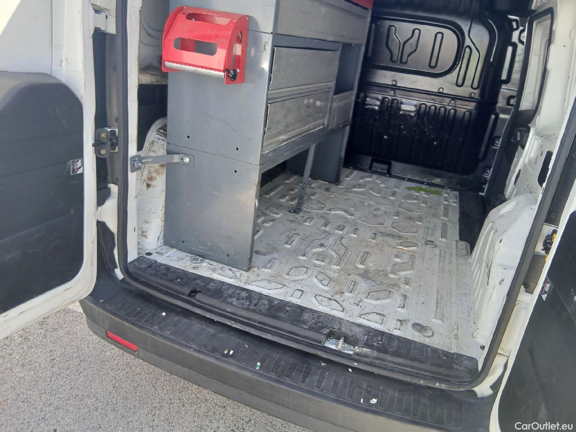  Fiat  Doblo FIAT Doblò Cargo/2015/4P/furgón derivado de turismo Cargo Maxi Base Plus 1.4 Tjet 89kW GNC #6