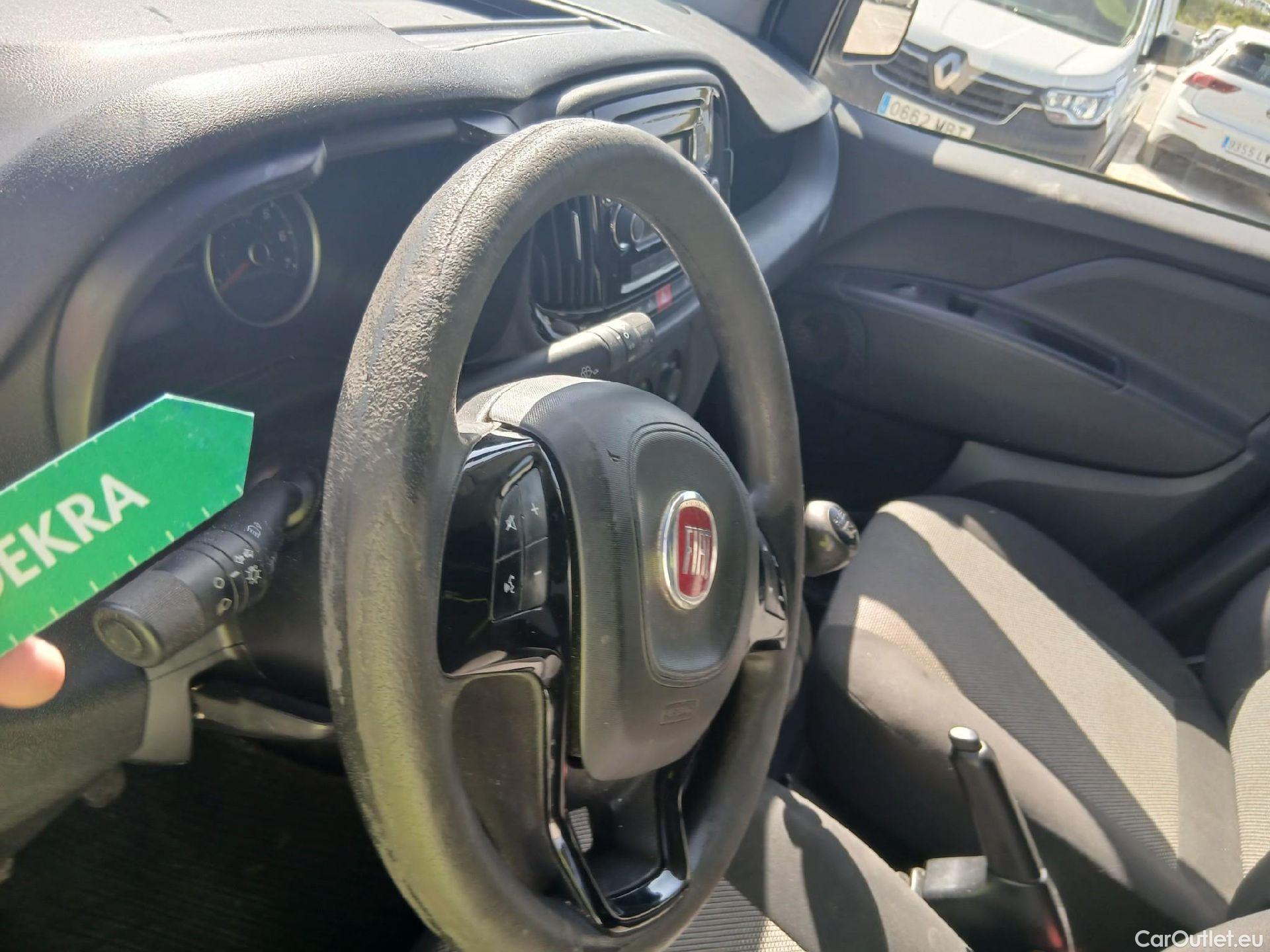 Fiat  Doblo FIAT Doblò Cargo/2015/4P/furgón derivado de turismo Cargo Maxi Base Plus 1.4 Tjet 89kW GNC #3