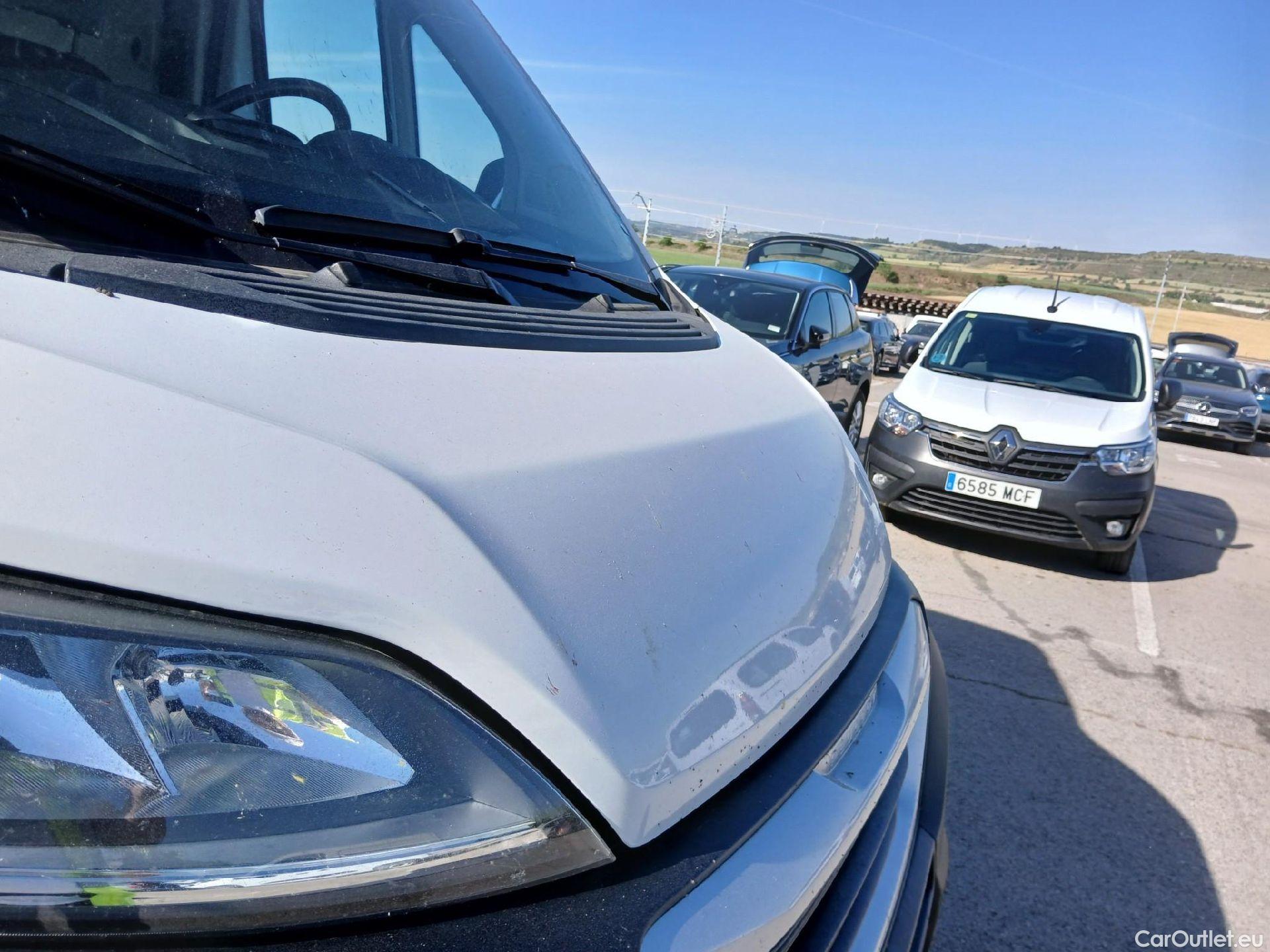  Peugeot  Boxer PEUGEOT  / 2014 / 4P / furgón 333 L2 H1 BHDI 88kW (120CV) S&S 6 Vel. M #107